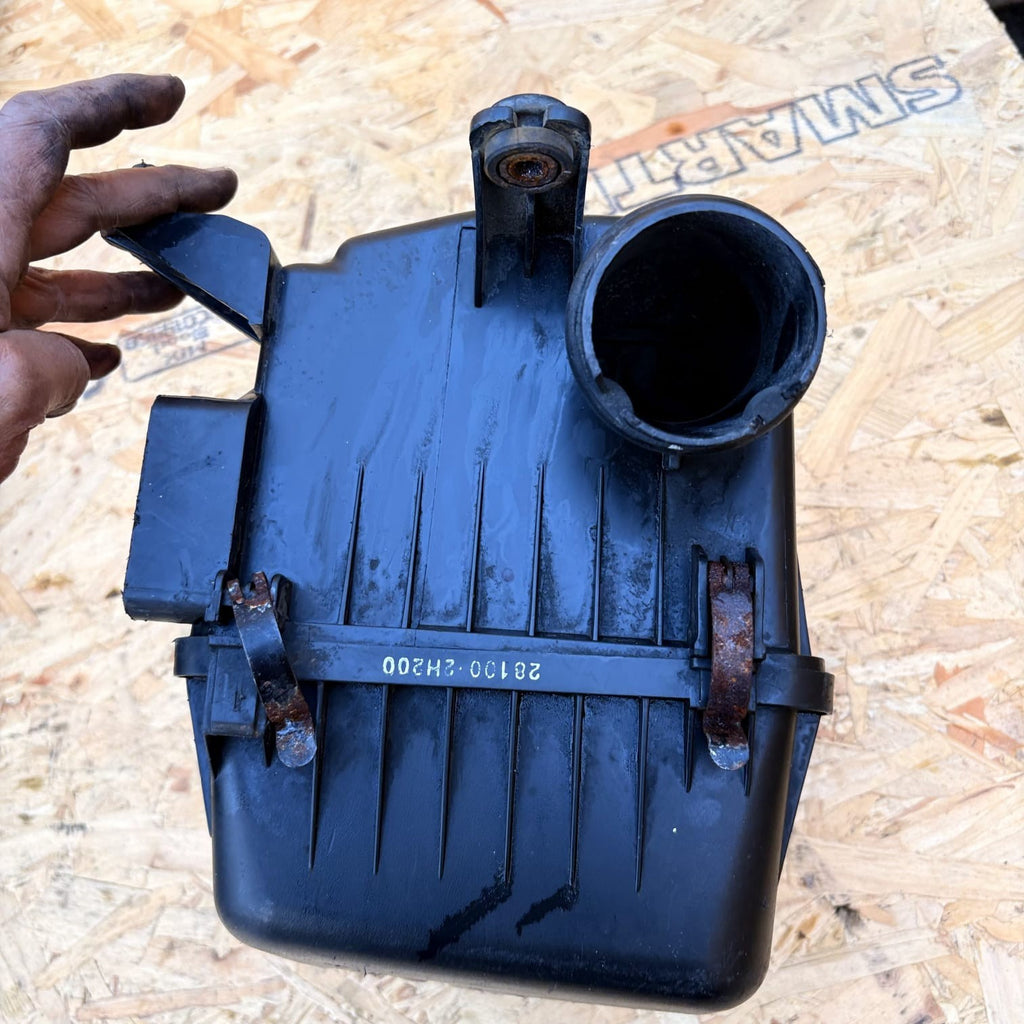 2010 HYUNDAI I30 1.6 DIESEL AIR FILTER HOUSING BOX 281002H200