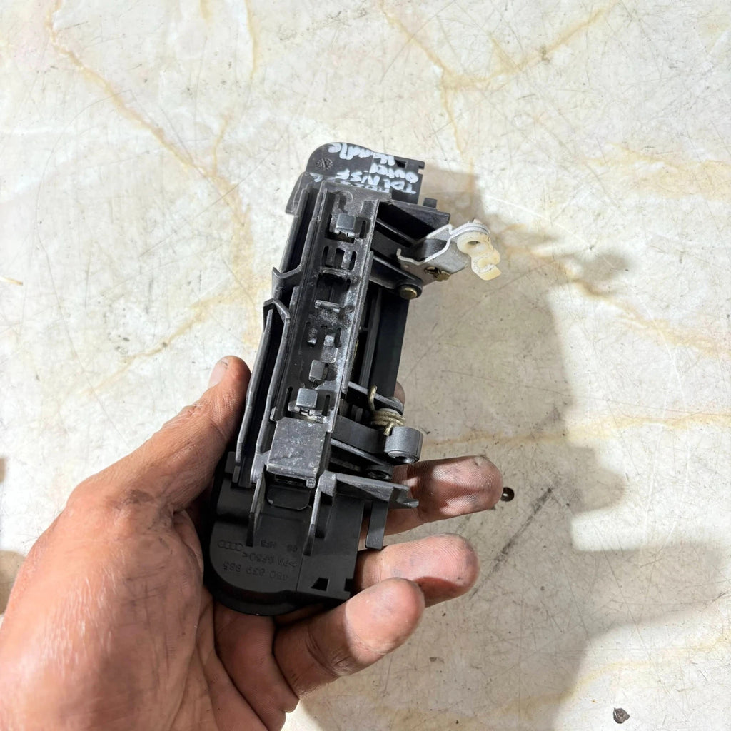 AUDI A3 2008 LEFT FRONT EXTERNAL DOOR HANDLE 4B0 839 885
