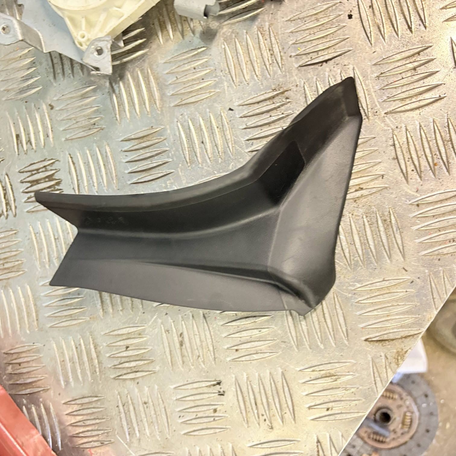 FORD FIESTA MK8 2021 DRIVER REAR SIDE INSIDE TAIL LIGHT COVER H1BB-13N552-A