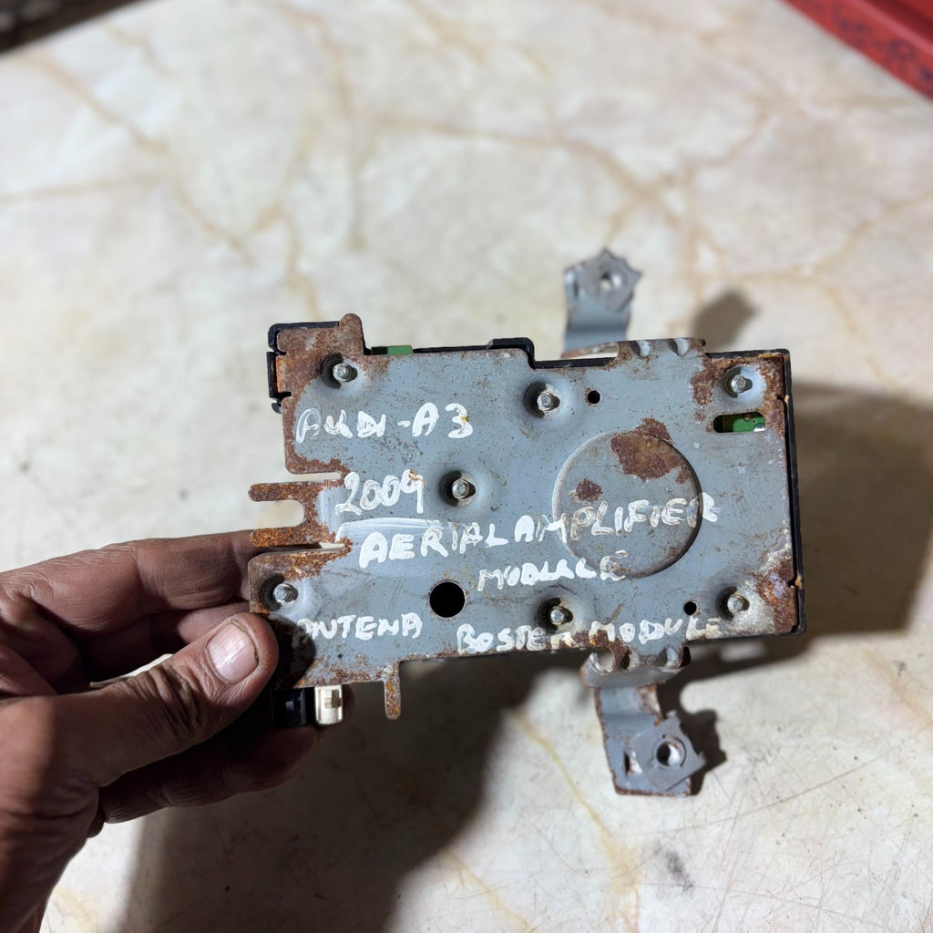 Audi A3 8p 2006-2012 ANTENNA AMPLIFIER MODULE 8P4 035 225 D