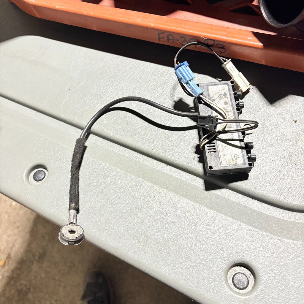 Peugeot 307 CC Coupe Cabriolet 2.0 2008 Antenna Amplifer