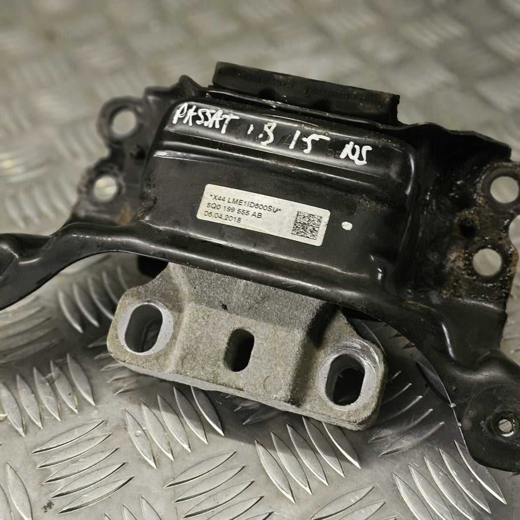 VOLKSWAGEN PASSAT ENGINE GEARBOX MOUNT LEFT SIDE B8 2015-2023 5Q0199555AB