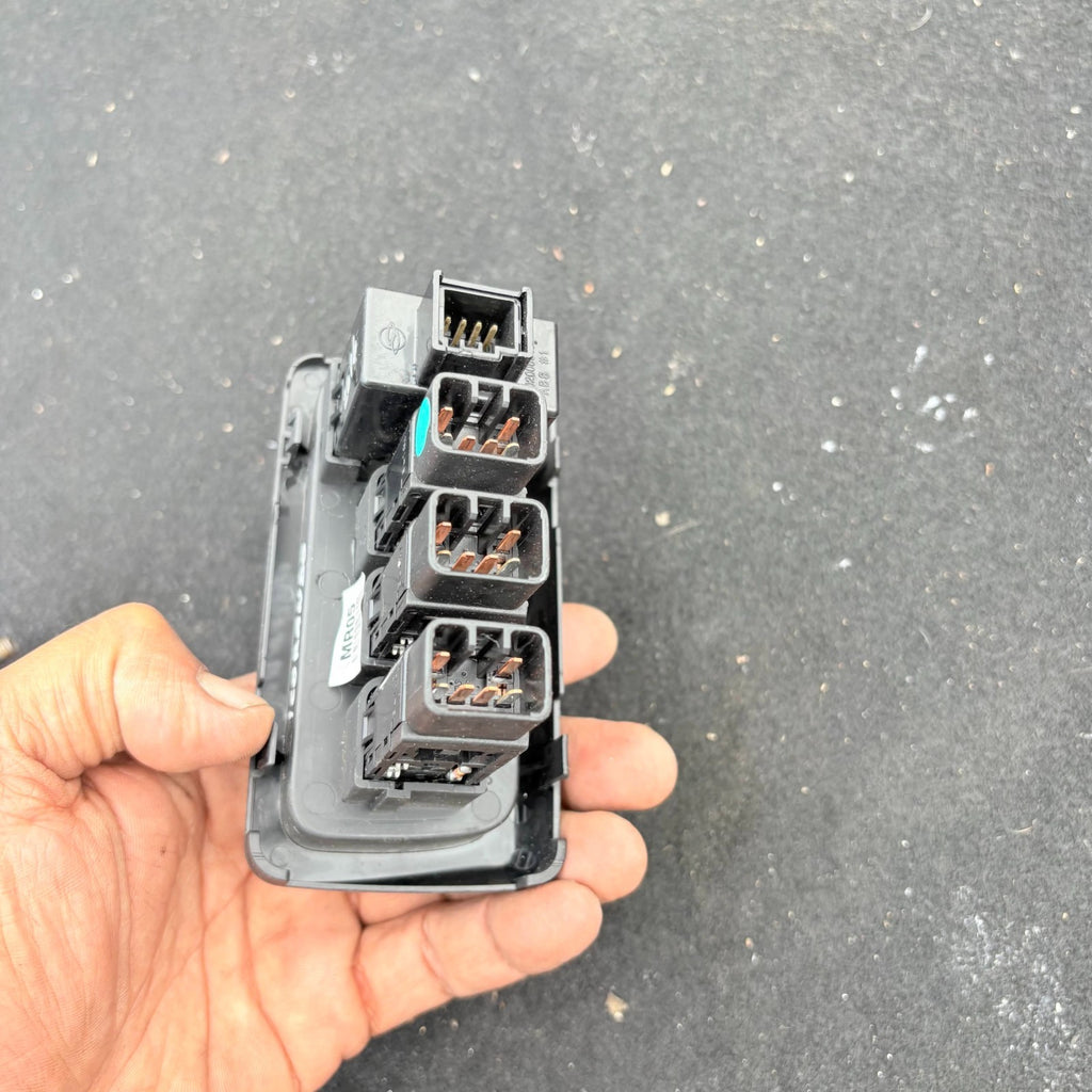 SSANGYONG KORANDO 2016 TRACTION CONTROL SWITCH PANEL