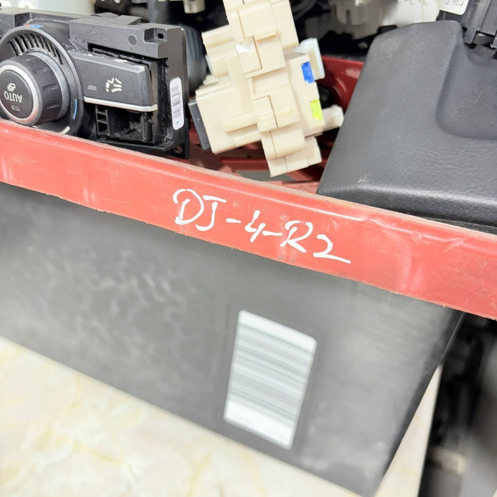 VOLVO V40 T2 R-DESIGN E6 4 DOHC DOOR CONTROL MODULE 31456701-2018