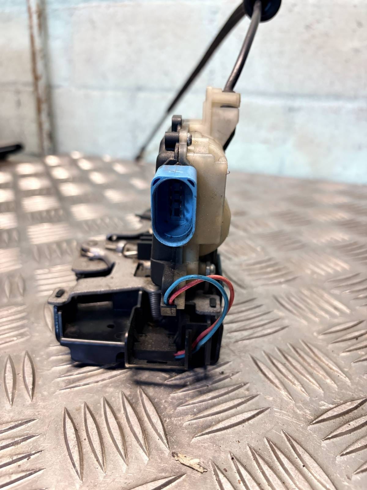 2006-2009 IBIZA 6L2 Door Solenoid SEAT Hatchback Right Front Door Lock Block