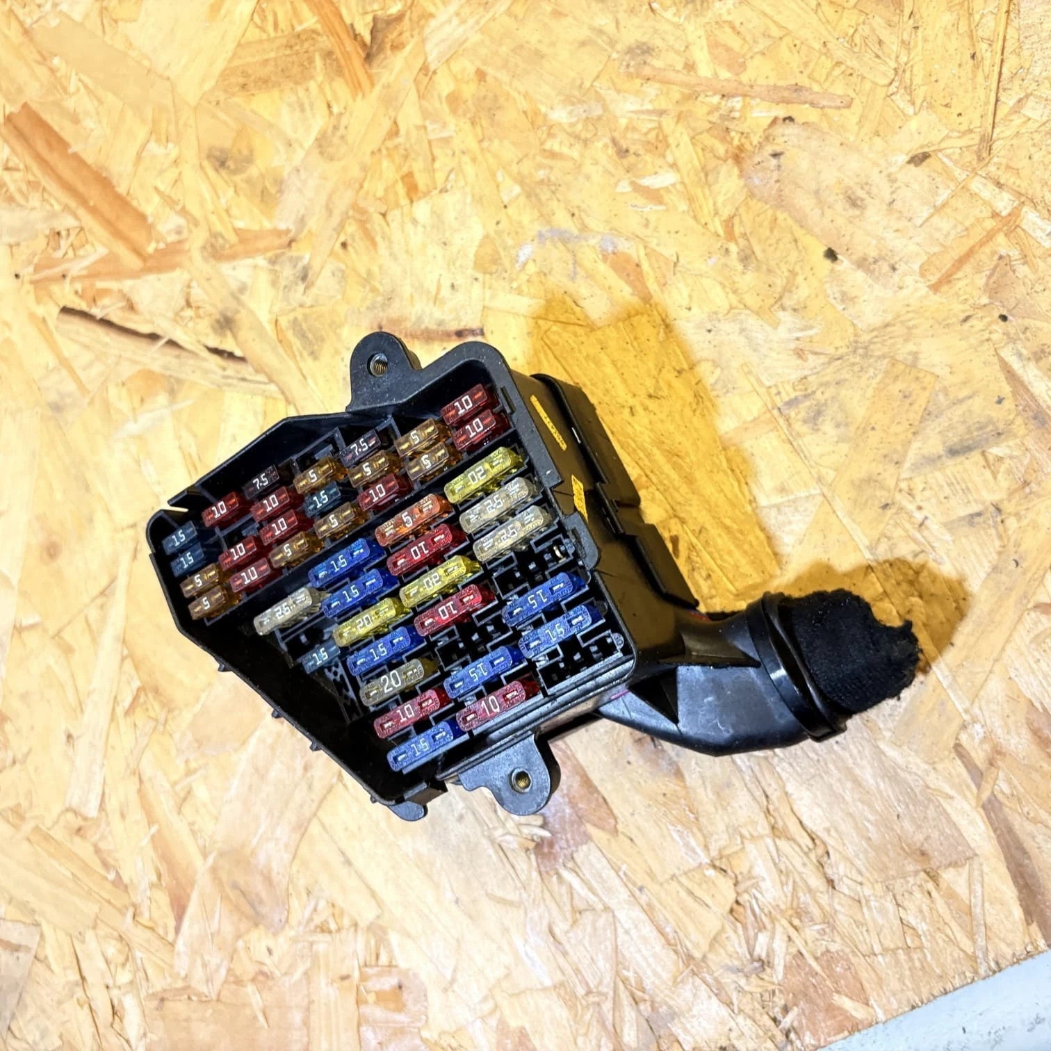 AUDI A8 D3 3.0 TDI DIESEL FUSE RELAY BOX 8D1941824 30680111 2000