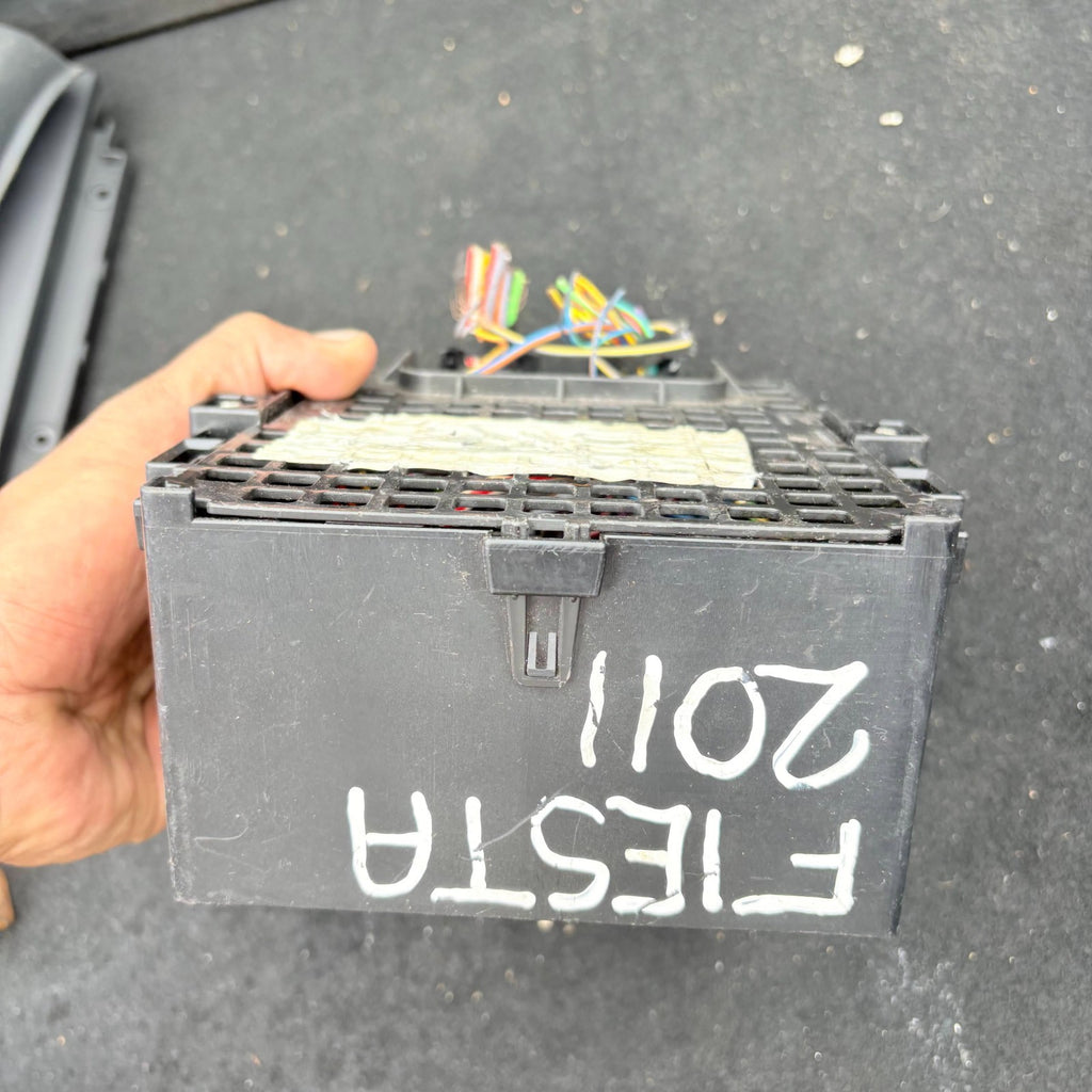 2011 Ford Fiesta Fuse Box 8V5T-14A005-DKE