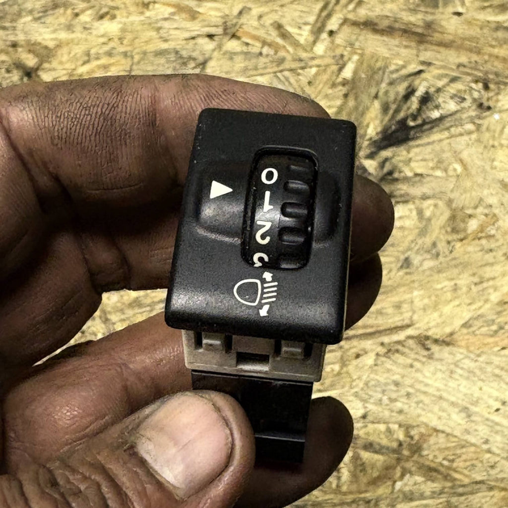 Suzuki Grand Vitara 1998-2005 Headlight Level Switch 32932074 35180-64G00