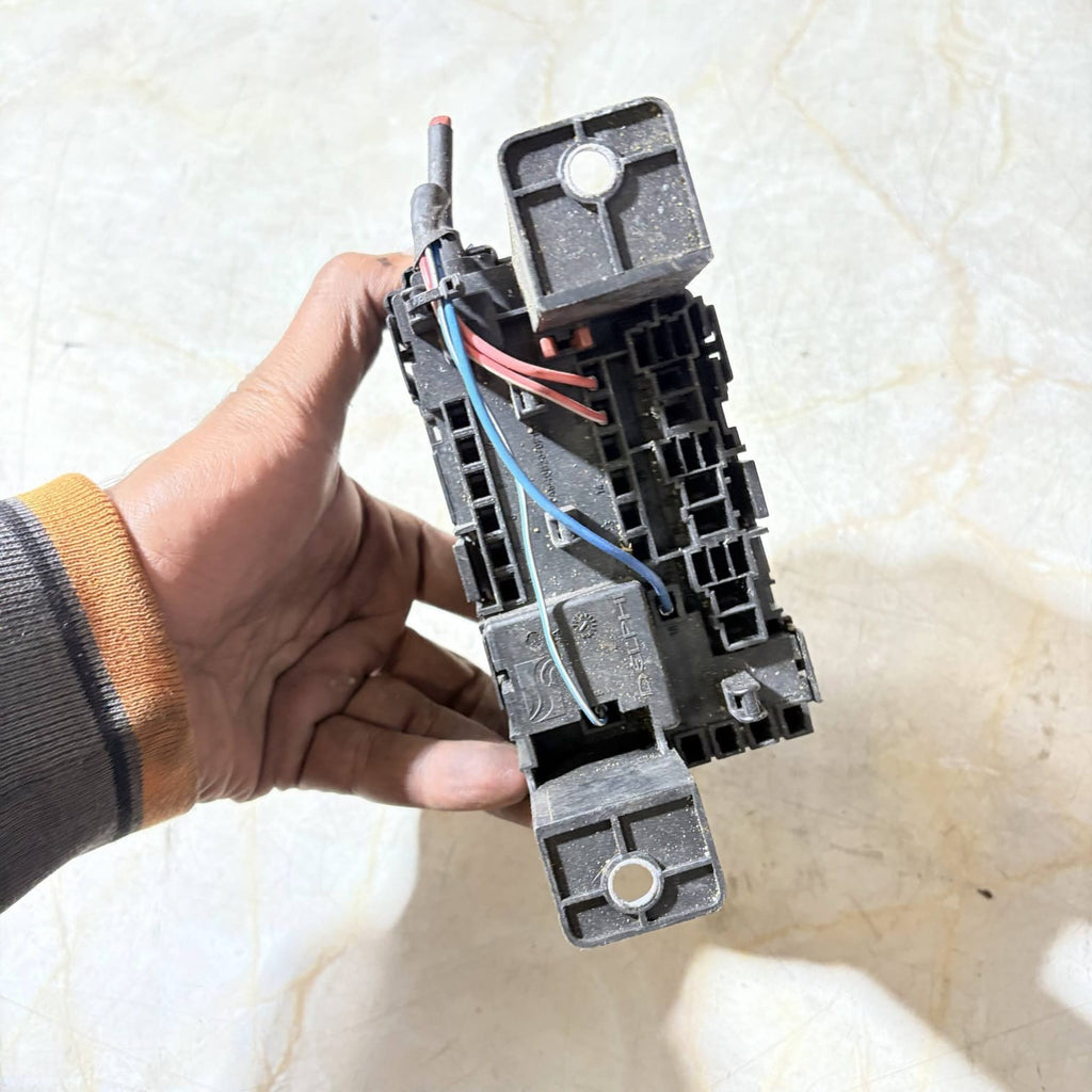 Fuse box Boot Relay box for Opel Meriva UK1275873-88 2007