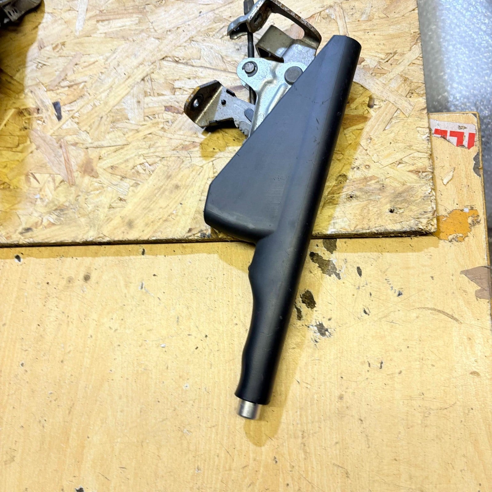 AUDI TT MK1 8N 1998-2006 COUPE HANDBRAKE LEVER & RELEASE BUTTON