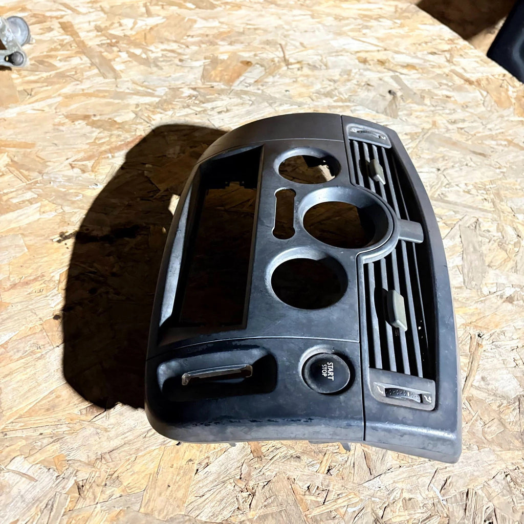 Renault Scenic Mk2 2003?2009 Centre Dash Radio Stereo Fascia Surround Panel