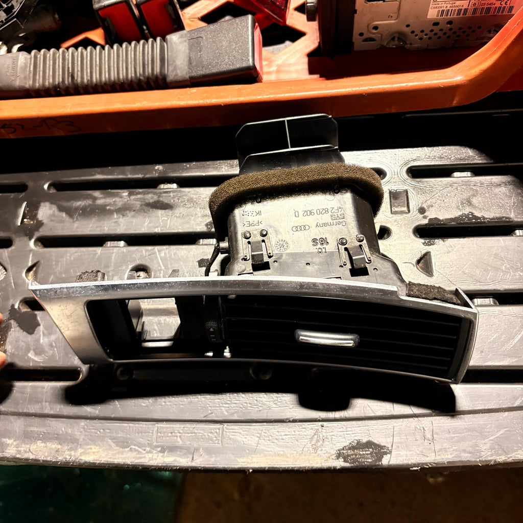 Audi A6 C6 2005-2011 RHD Dashboard Instrument Panel Right Air Vent 4F2820902D