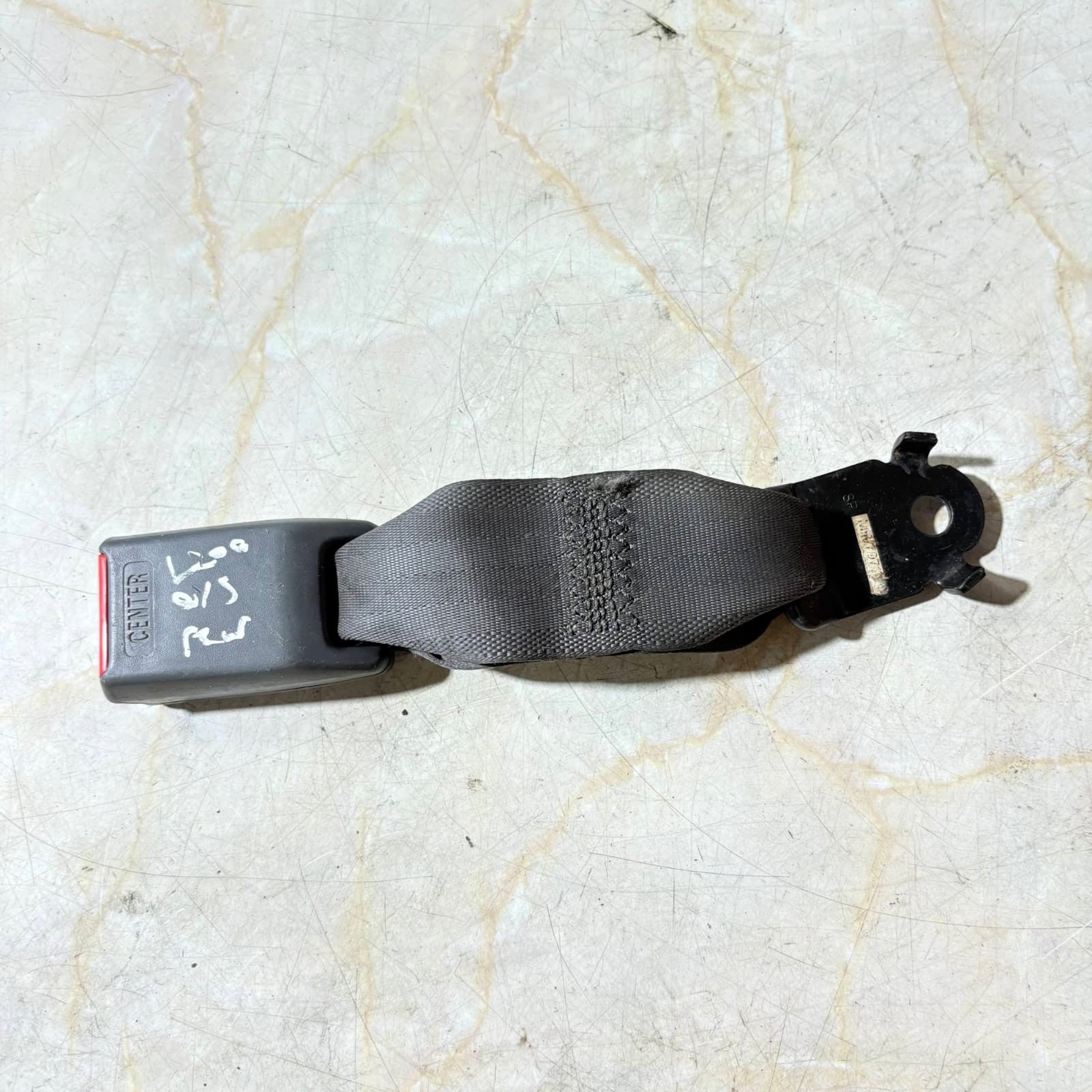 Kia Sorento XM Mk2 2010-2012 Rear Centre Seat Belt Buckle Receiver Stalk 5DR