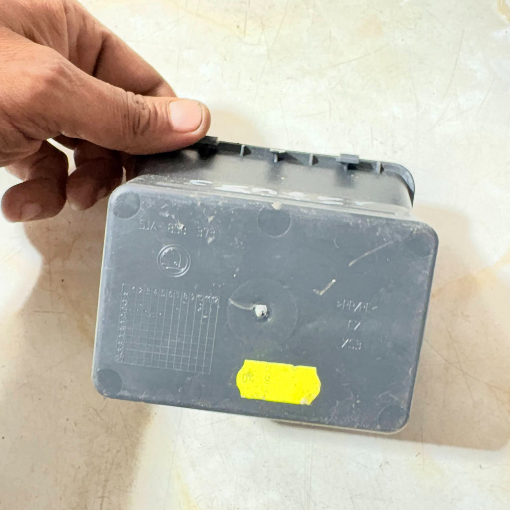SKODA RAPID CENTRE CONSOLE STORAGE BOX 5JA858373 2012-2023