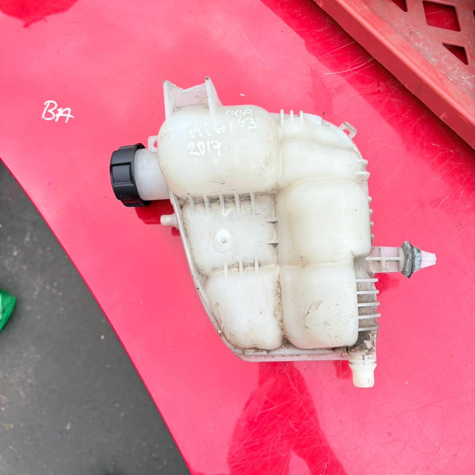 BMW Coolant Expansion Tank/Header Tank Reservoir 7617362 17137617362 B37 B47
