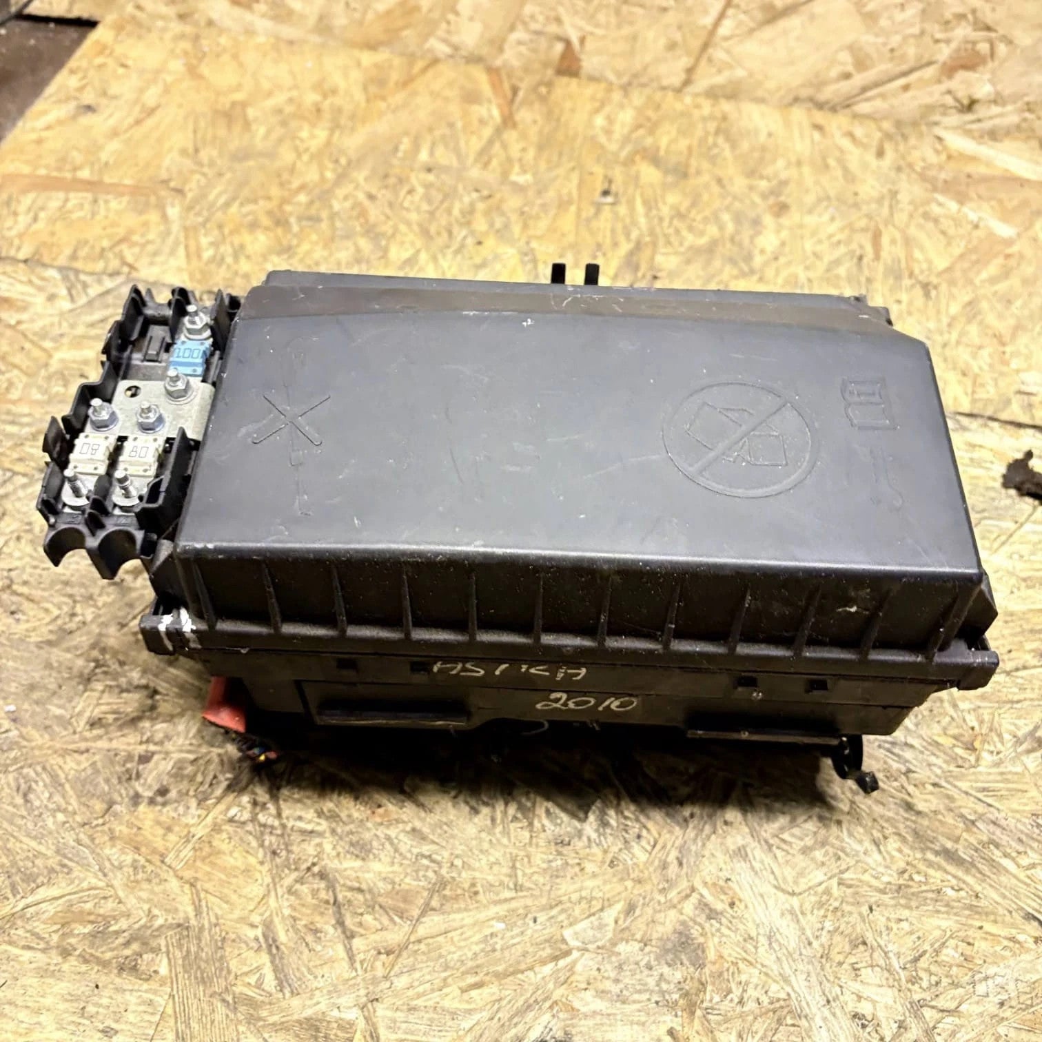 Security Box Central Electrics for Opel Astra J 13318783 1110033AB 2010