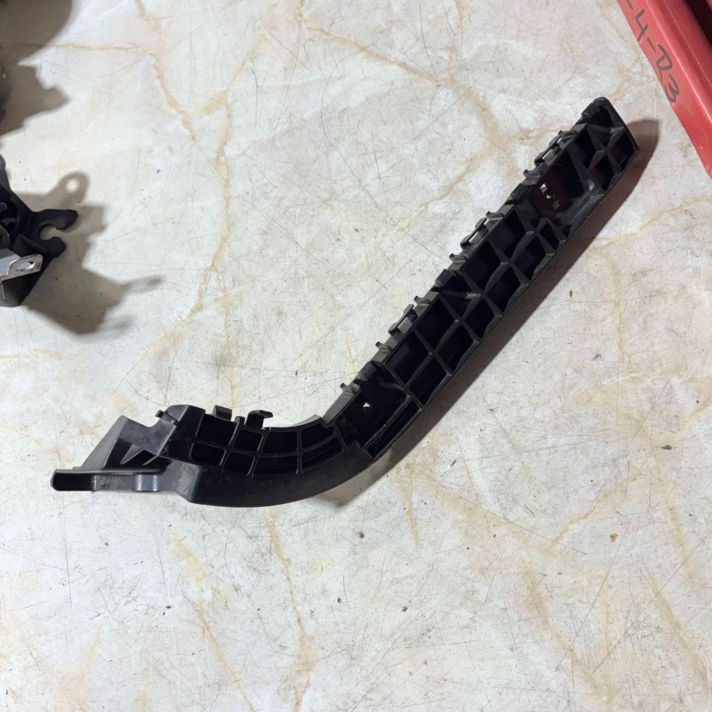 Suzuki Grand Vitara Rear Right Bumper Retainer Support Holder Bracket RH