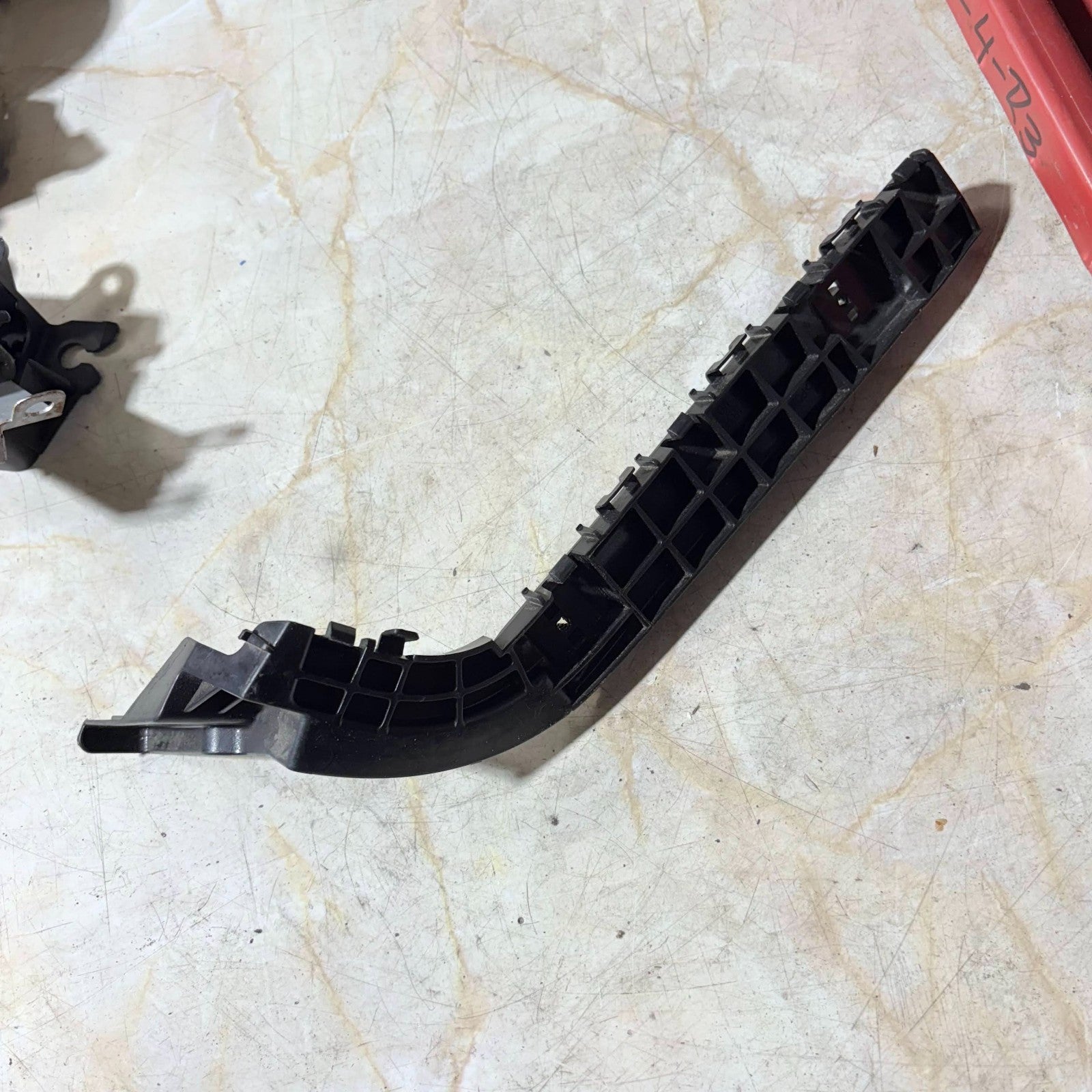 Suzuki Grand Vitara Rear Right Bumper Retainer Support Holder Bracket RH