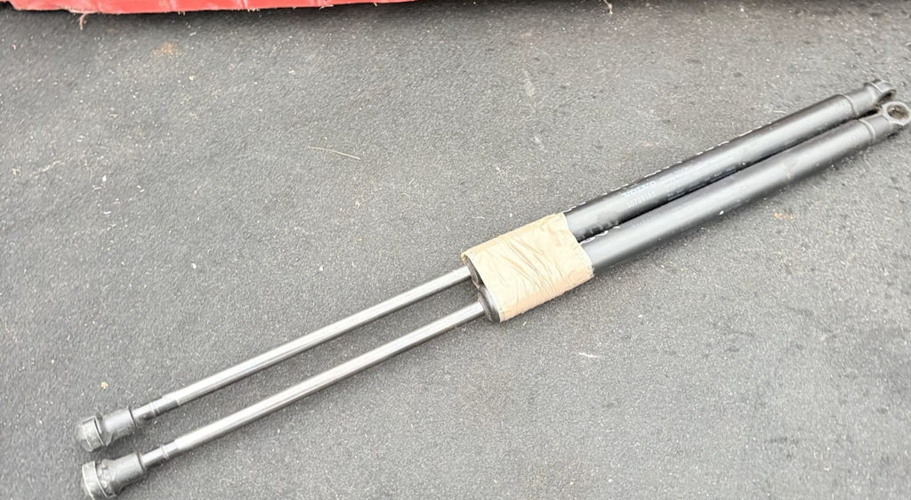 BMW E60 5er BONNET SPRING SHOCK STRUTS/7008745 D56070