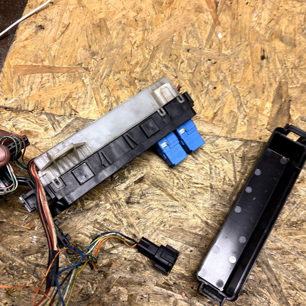 Nissan Micra K11 1998-2002 Fuse Relay Box 25230-9F920 Under Bonnet