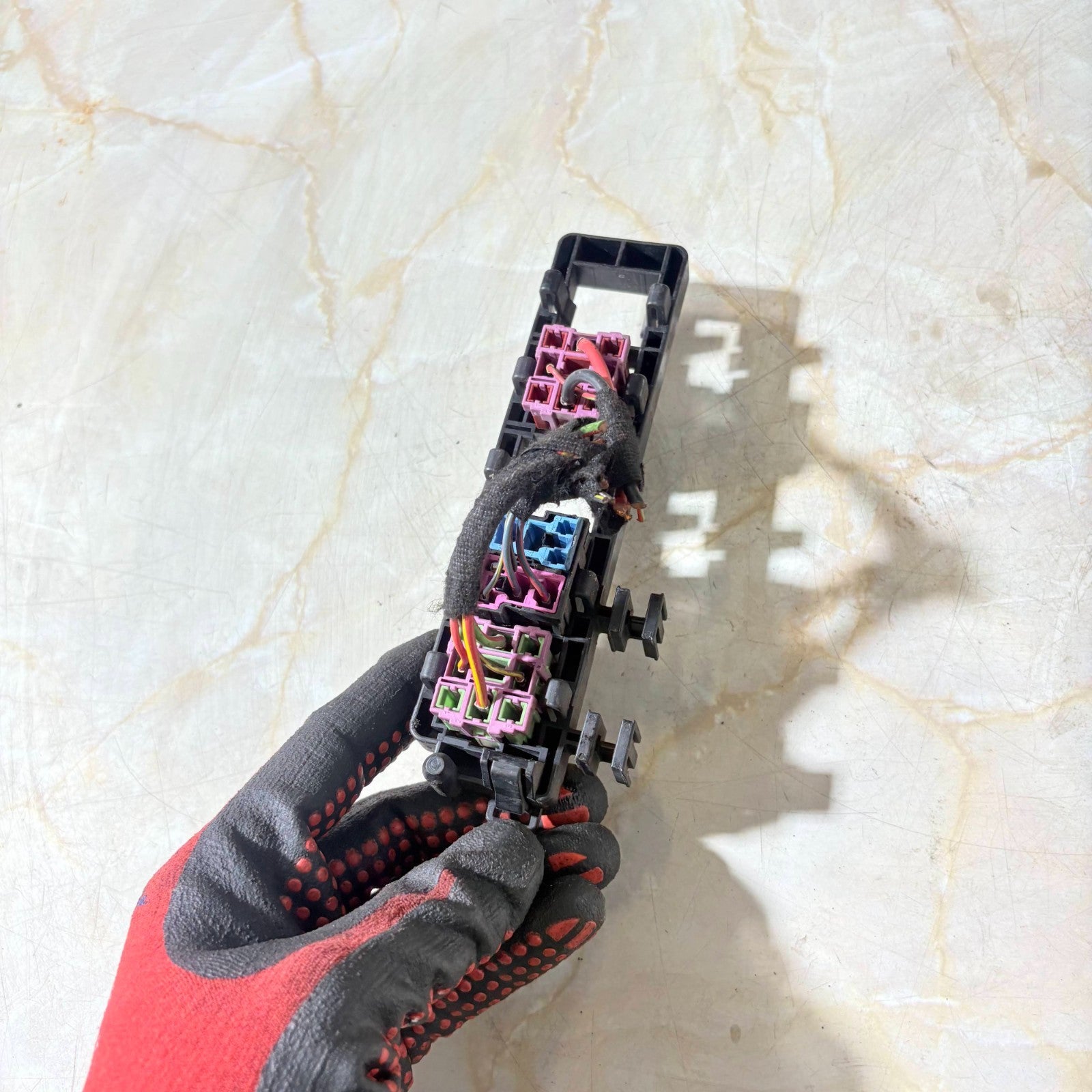 Skoda Superb 2009 Fuse Relay Box Mounting Bracket