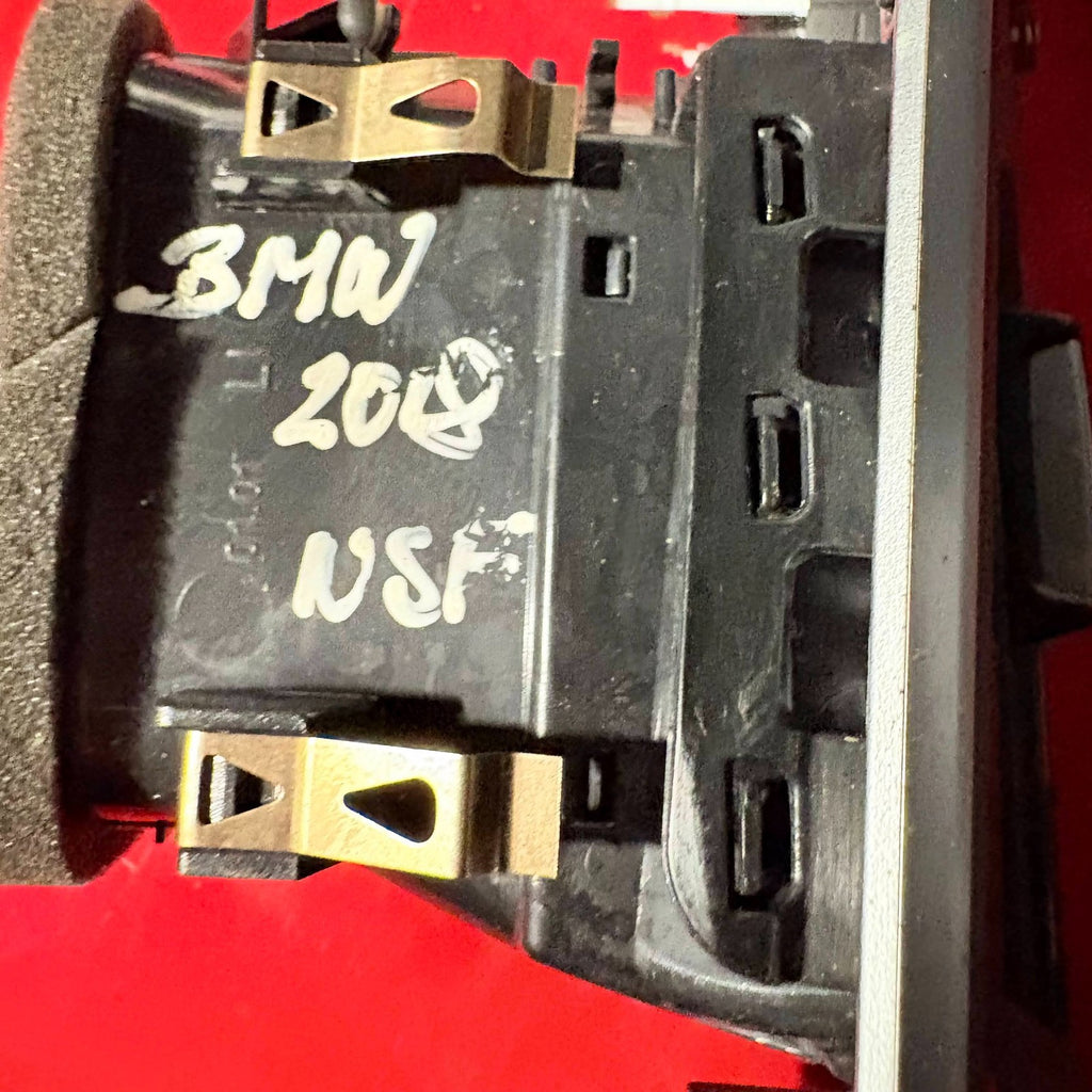 BMW 2018 Outer Dash Board Vent LH Passengers 2636103