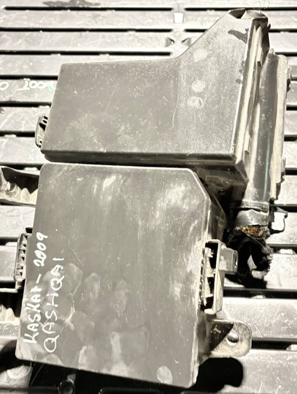 2009 NISSAN QASHQAI FUSE BOX UNDER THE BONNET 319136024 24383JD00A