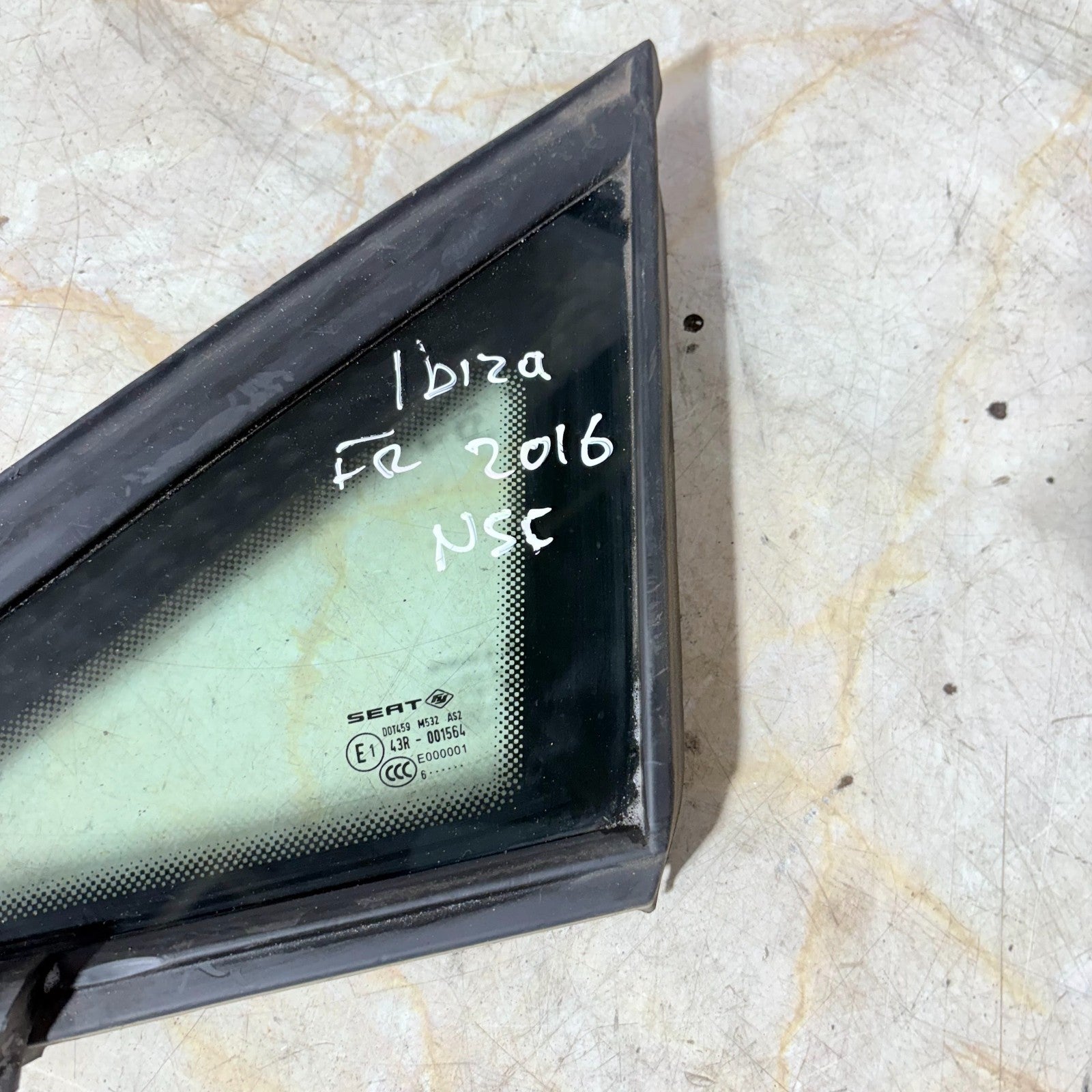 SEAT IBIZA FR 2016 LEFT FRONT QUARTER WINDOW GLASS 43R001564