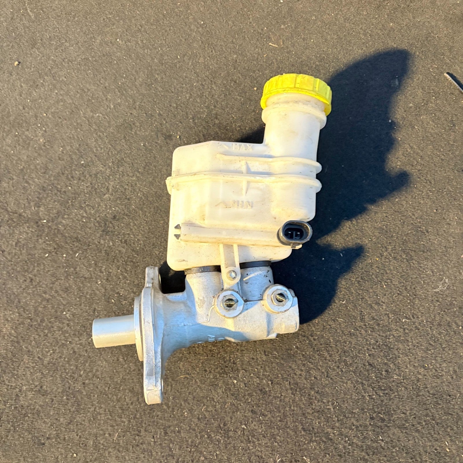 Fiat 500 (312) Brake Master Cylinder + Reservoir 32069666/6744 ALTUR1 (2015)