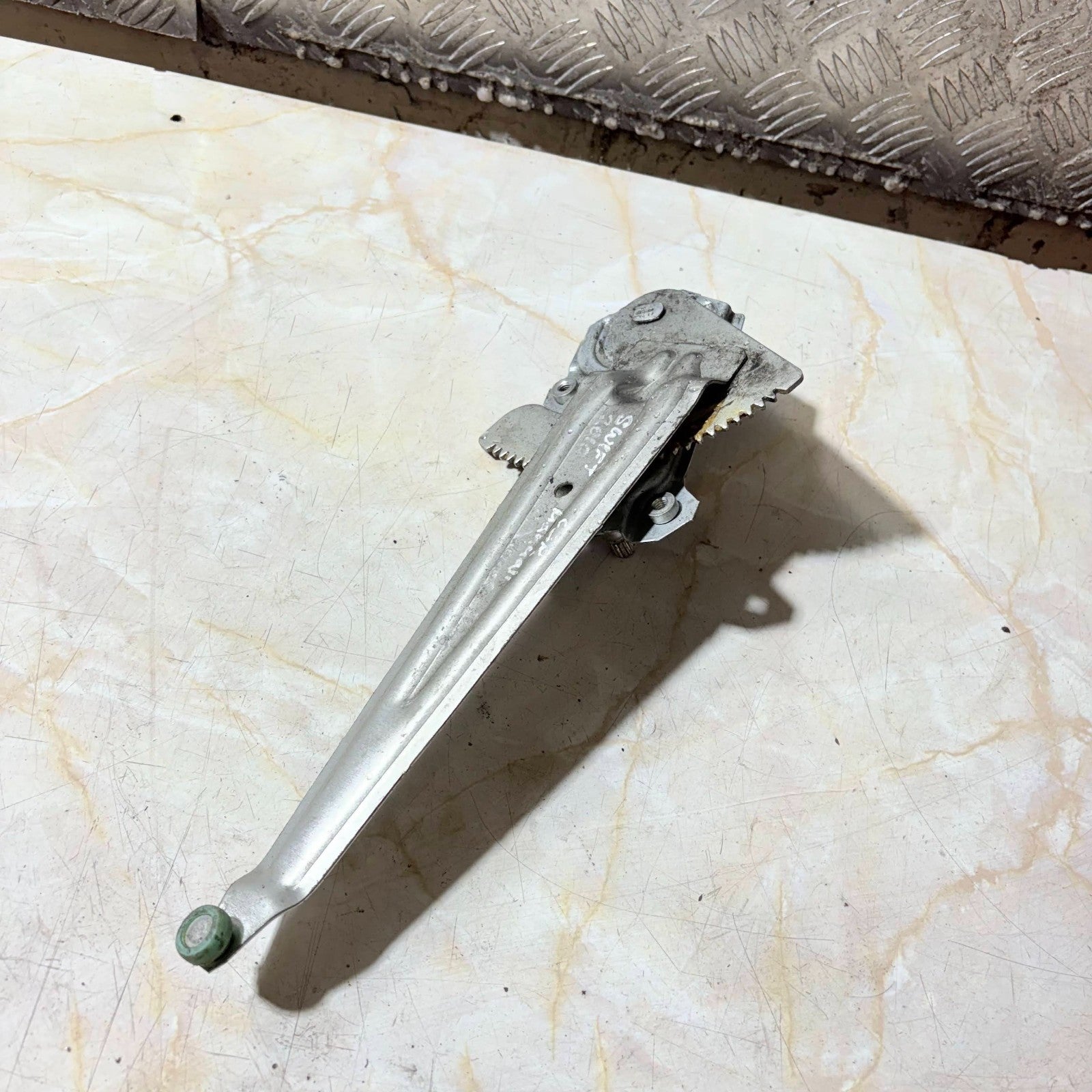 Suzuki Swift rear drivers side door window regulator manual 2005-2010