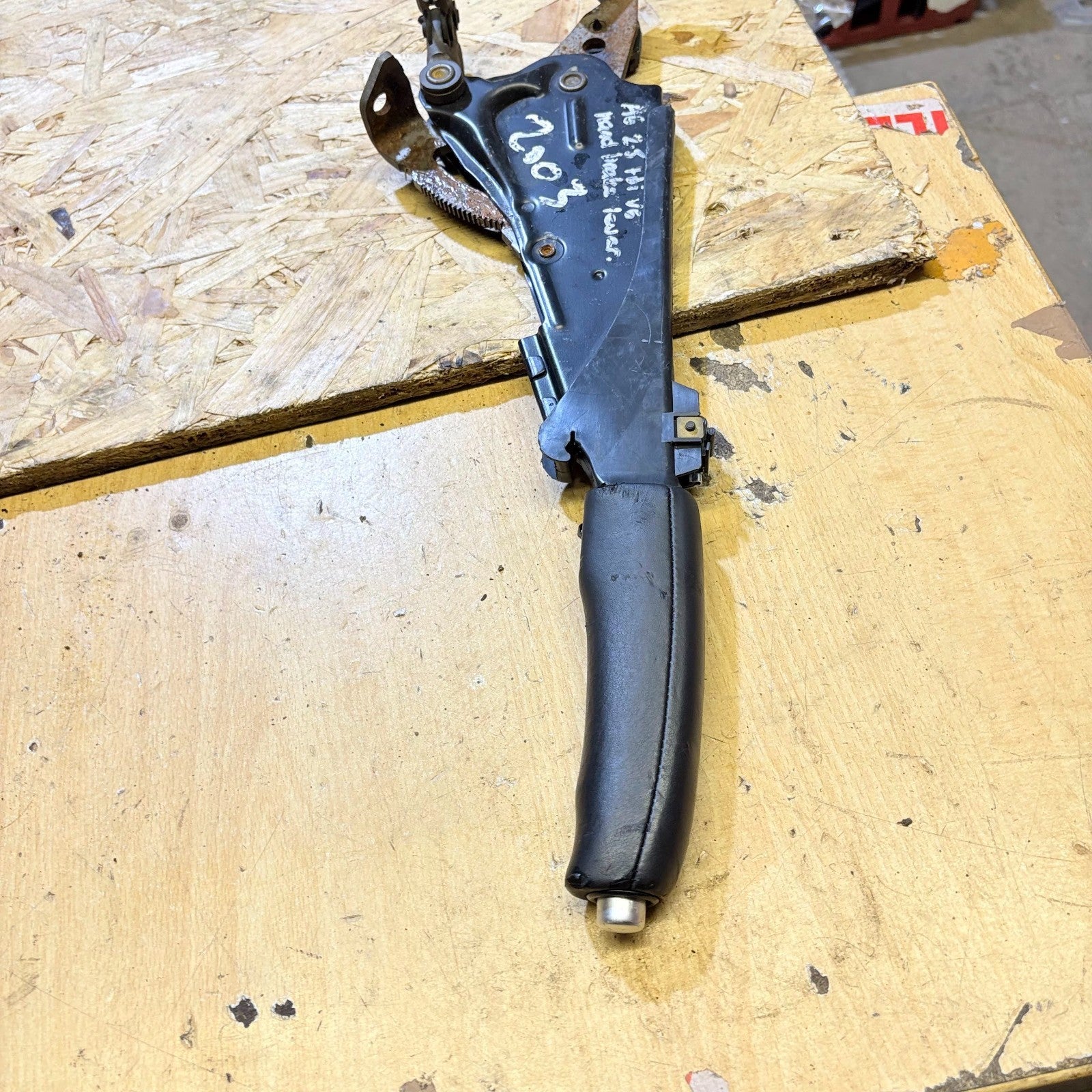 AUDI A6 TDI SE 2003-2008 HANDBRAKE PARKING BRAKE HANDLE LEVER MECHANISM