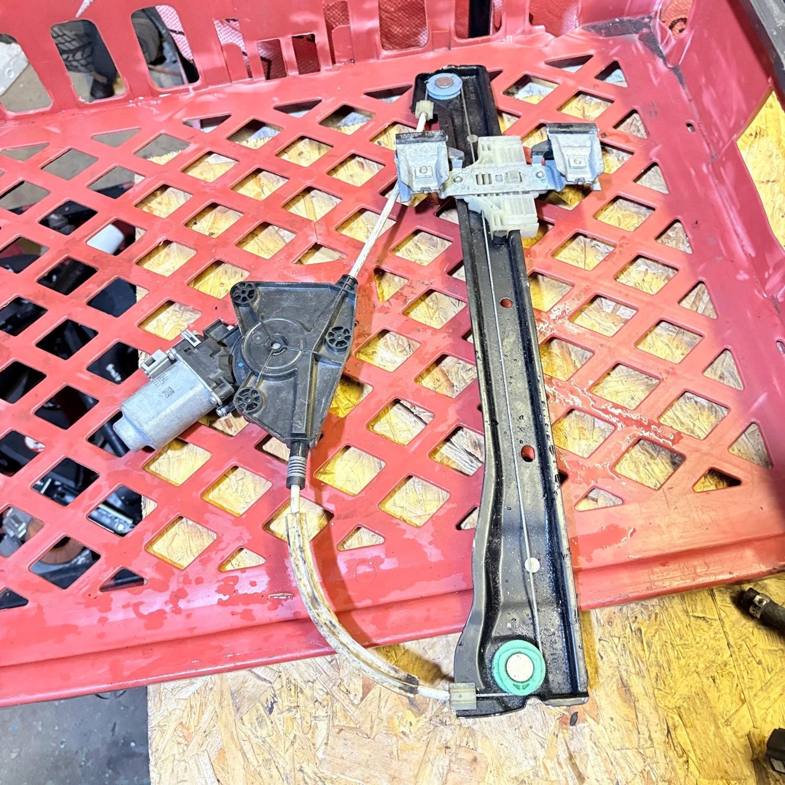 VOLKSWAGEN UP 2017 LEFT FRONT WINDOW REGULATOR 1S0959802