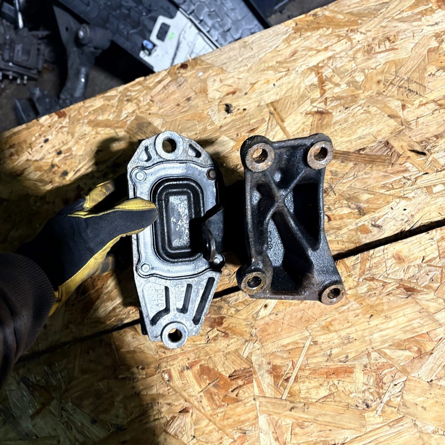 KIA SPORTAGE MK4 GEARBOX MOUNT BRACKET MANUAL RIGHT SIDE 21830-F1800
