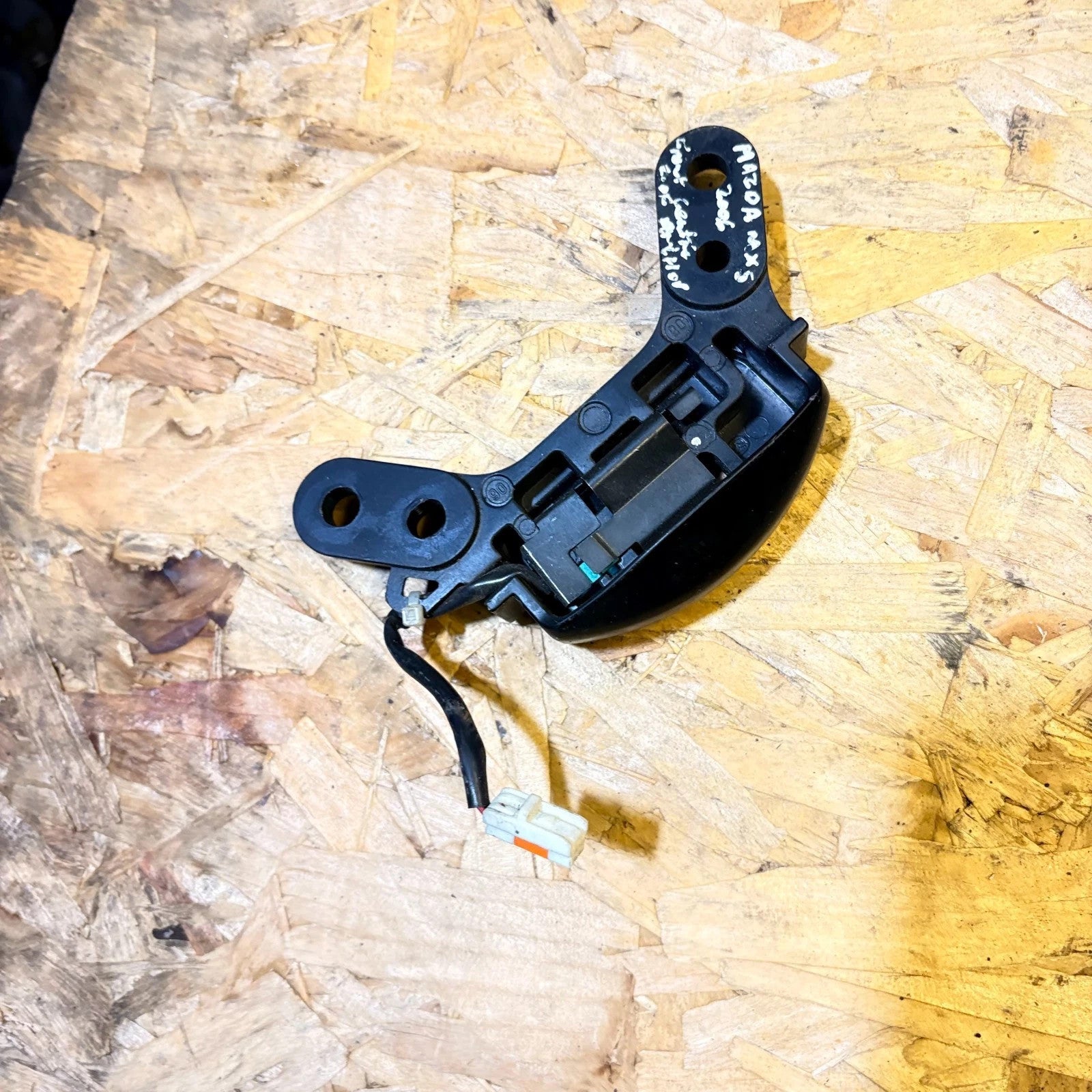 2006-2015 MAZDA MX5 FRONT SOFT FOLDING ROOF LOCK LATCH CATCH
