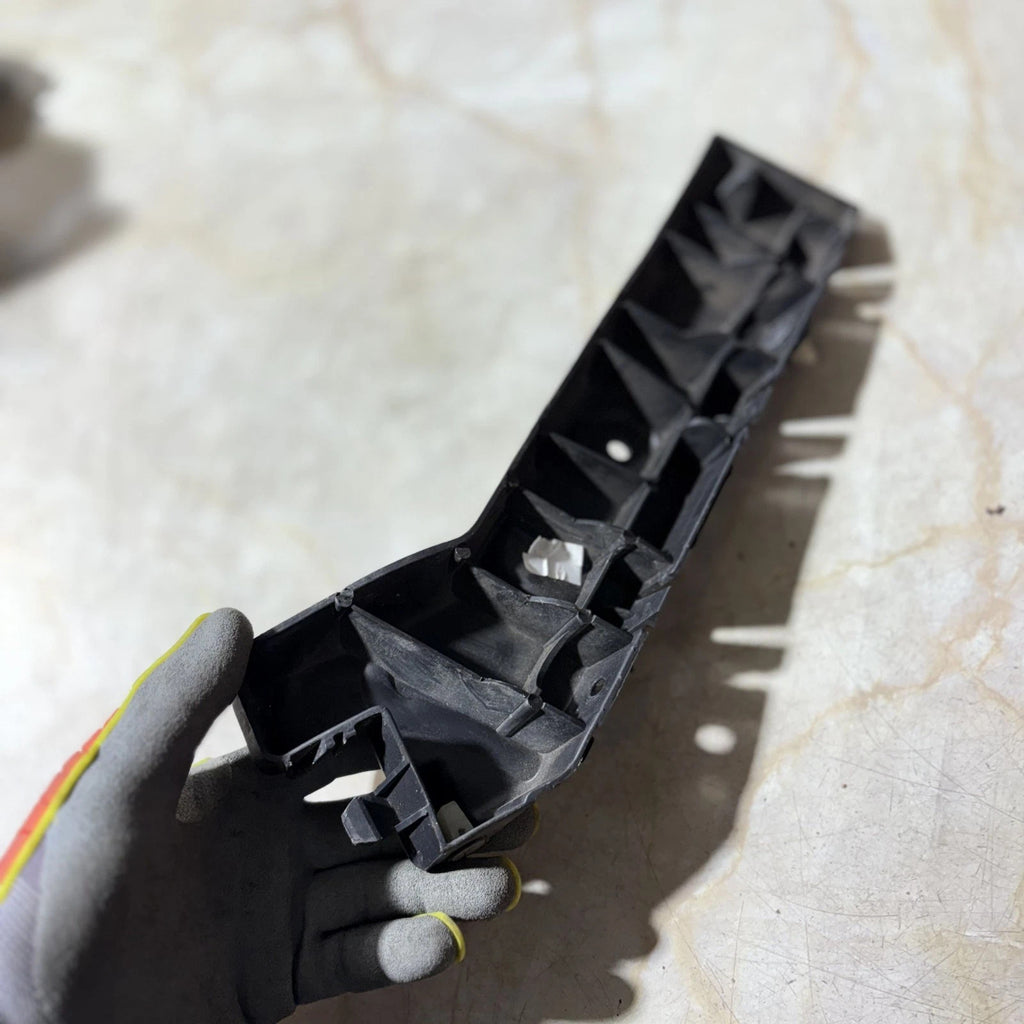 Seat Leon FR 2014 Bumper Bracket Right Rear Driver Side OS