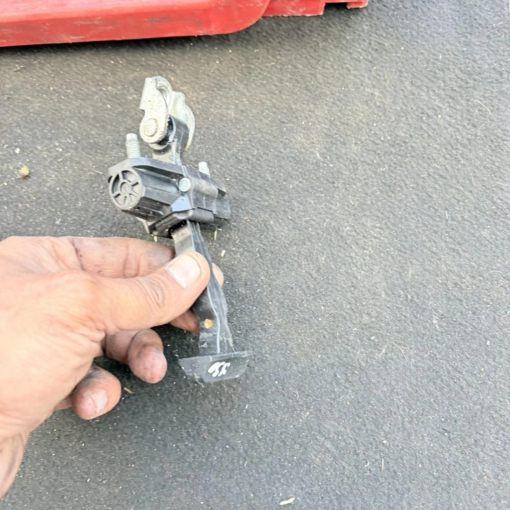 Alfa Romeo MiTo 2008-2018 (2011) Front Right Door Check Strap Limiter 50509095