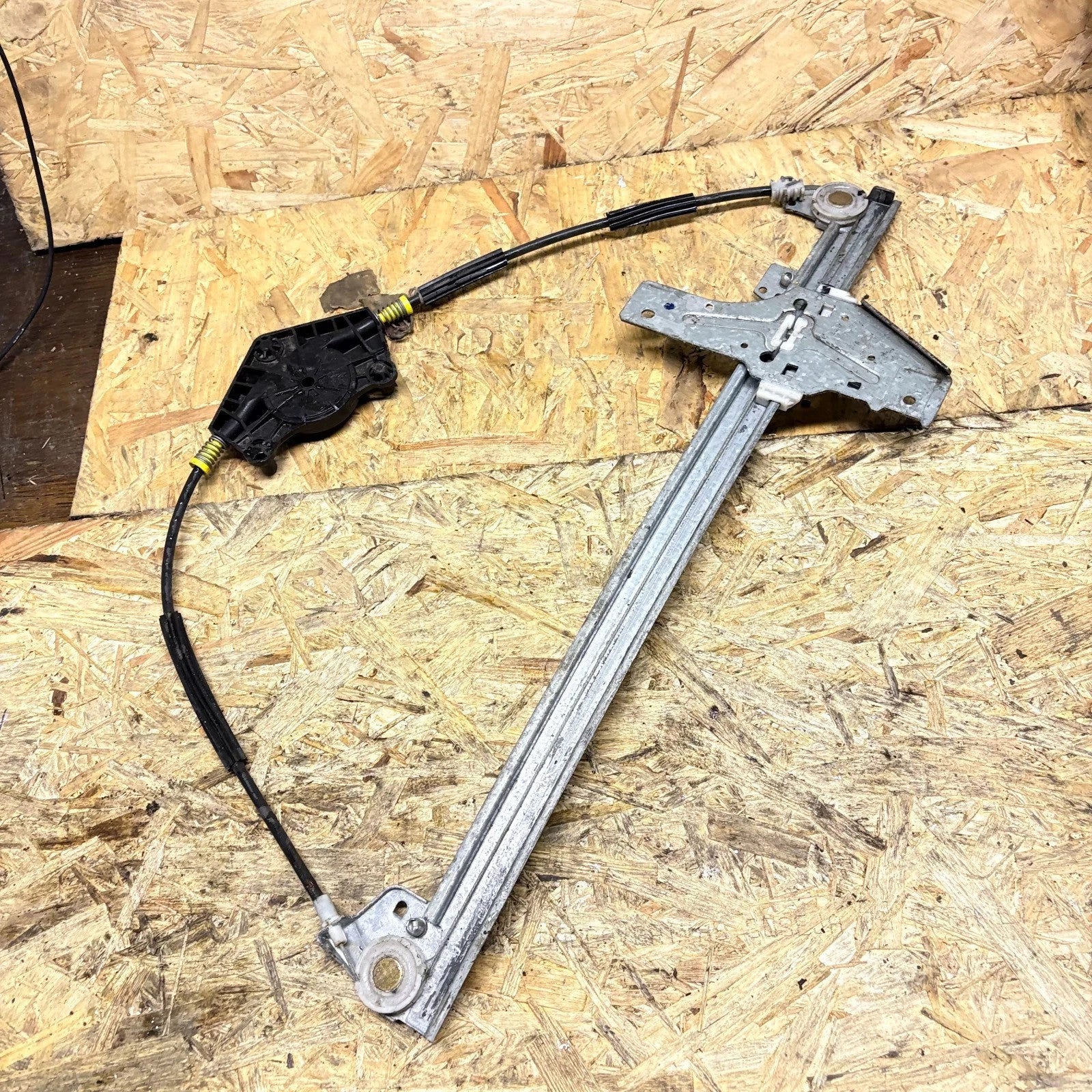Peugeot 307 5 Door 2001-2009 Front Right Window Regulator No Motor 9634455880