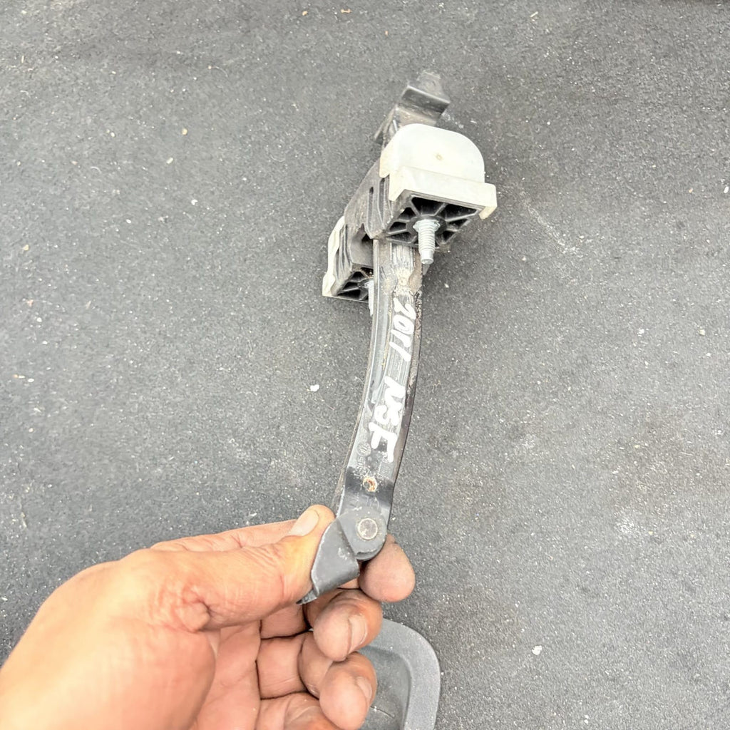Vauxhall Insignia A 2008-2017 NSF Front Left Door Check Strap Limiter 13229021