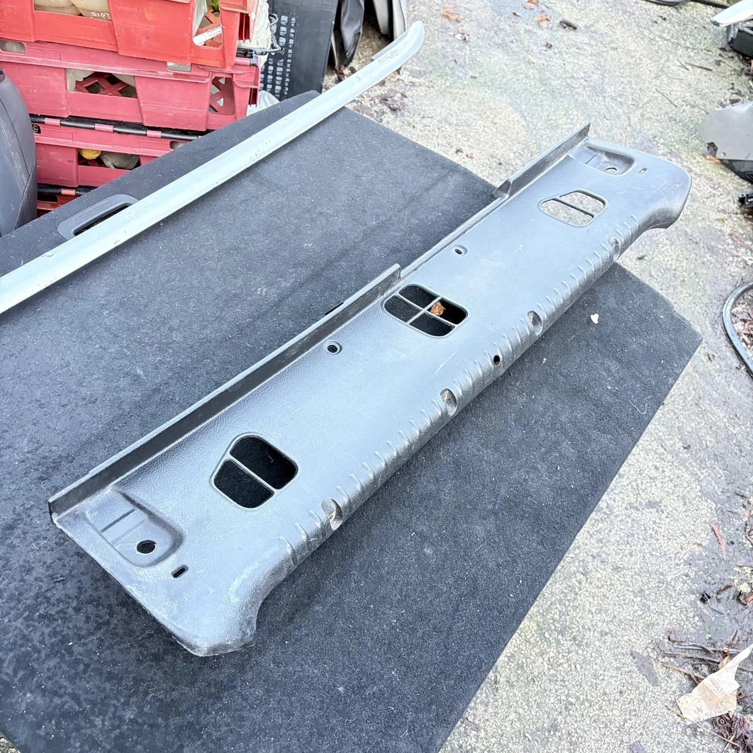 Renault Clio Mk2 Inner Tailgate Loading Trim / Boot Lip Plastic Trim