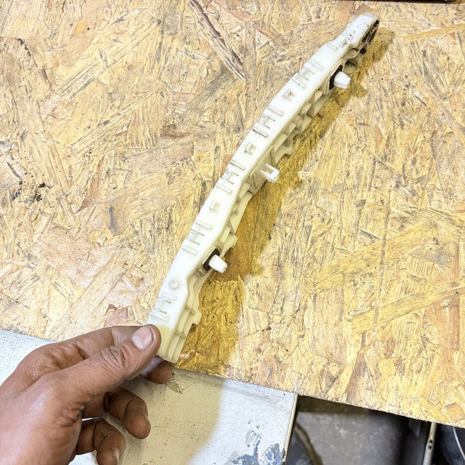 NOS, 2012 Nissan Juke F15 Rear Bumper bracket. 85228-BA61A. #42