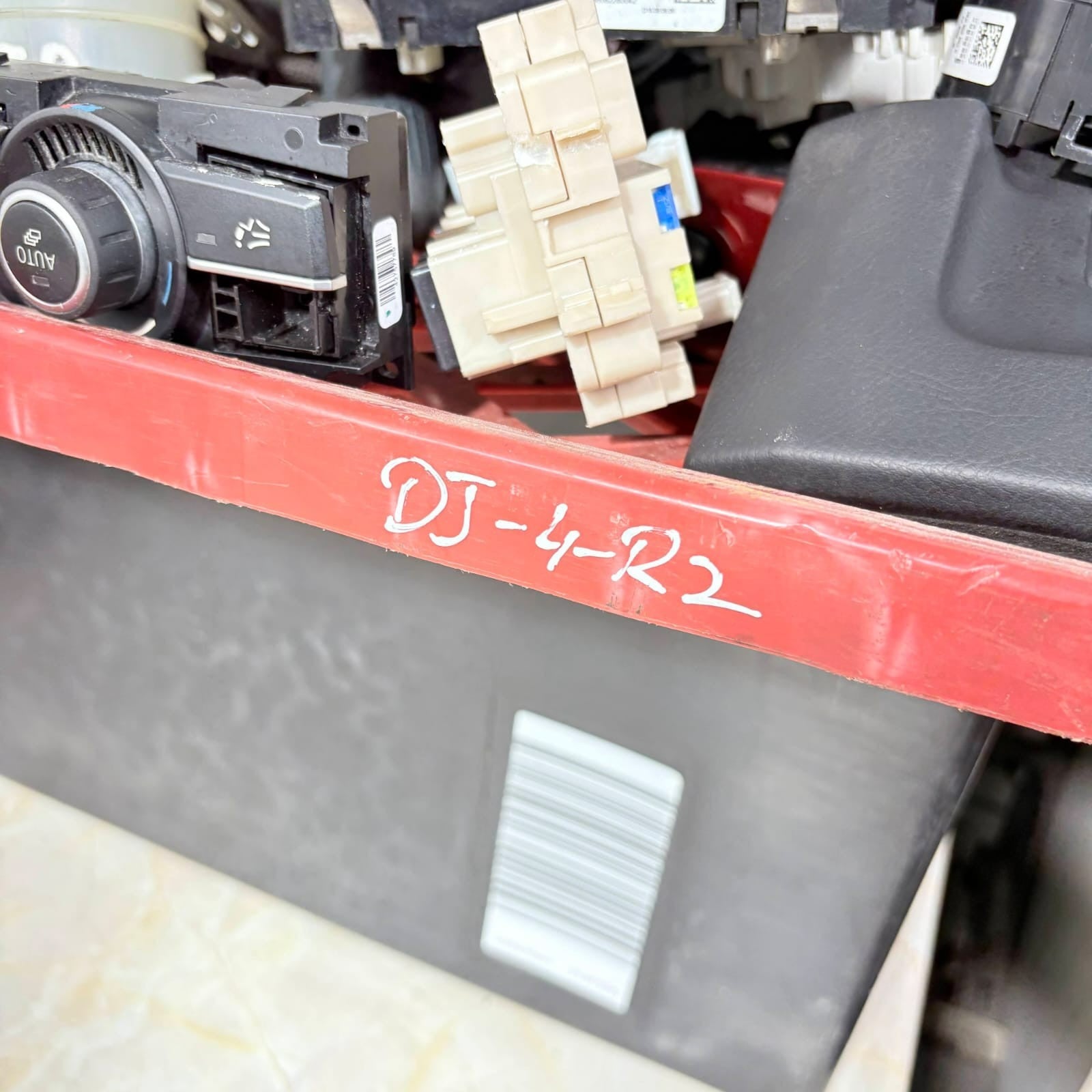 VOLVO V40 T2 R-DESIGN E6 4 DOHC DOOR CONTROL MODULE 31456701-2018