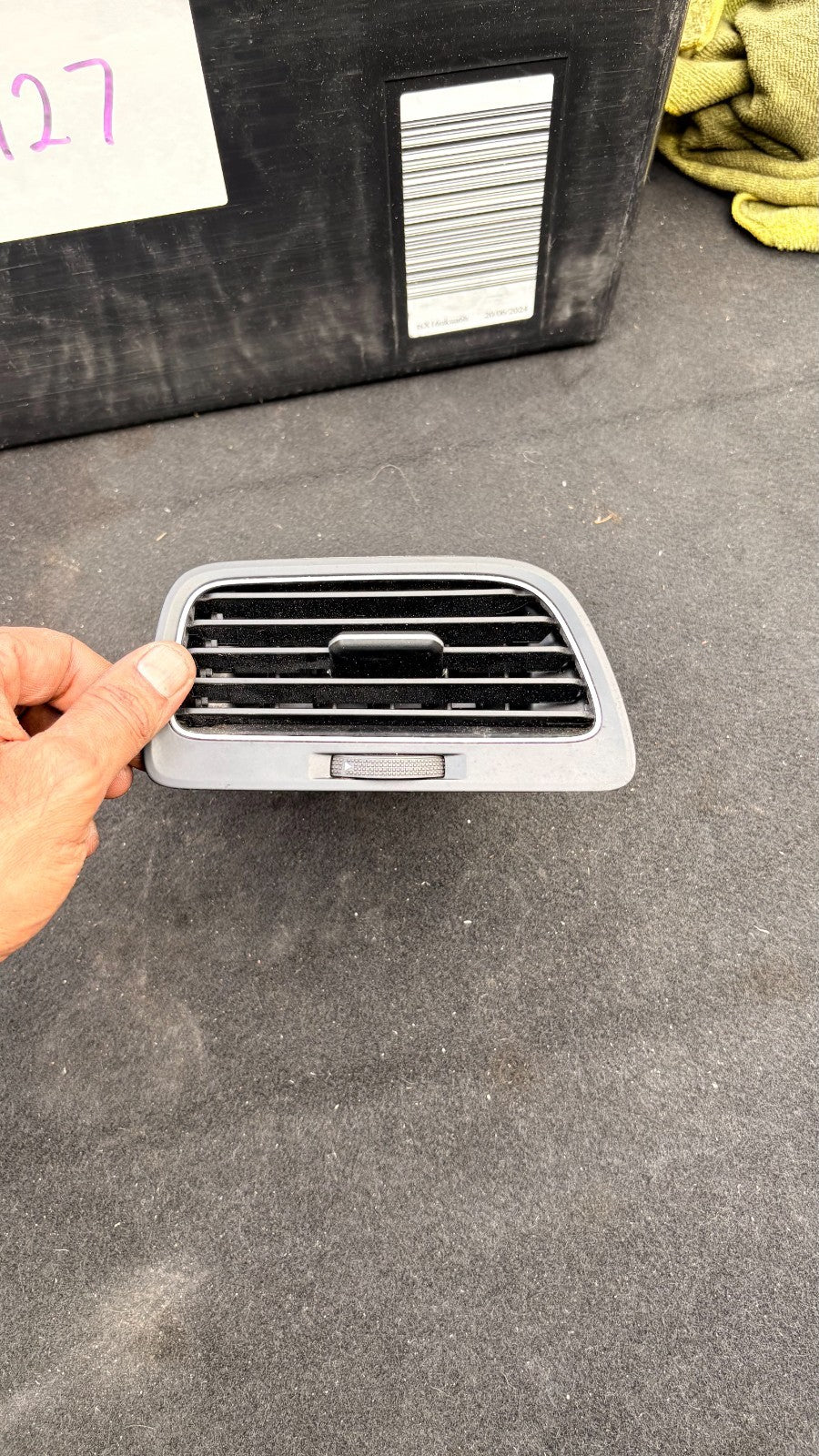 VOLKSWAGEN GOLF 2012-2019 DASH AIR VENT PASSENGER FRONT LEFT SIDE 5G2819247B