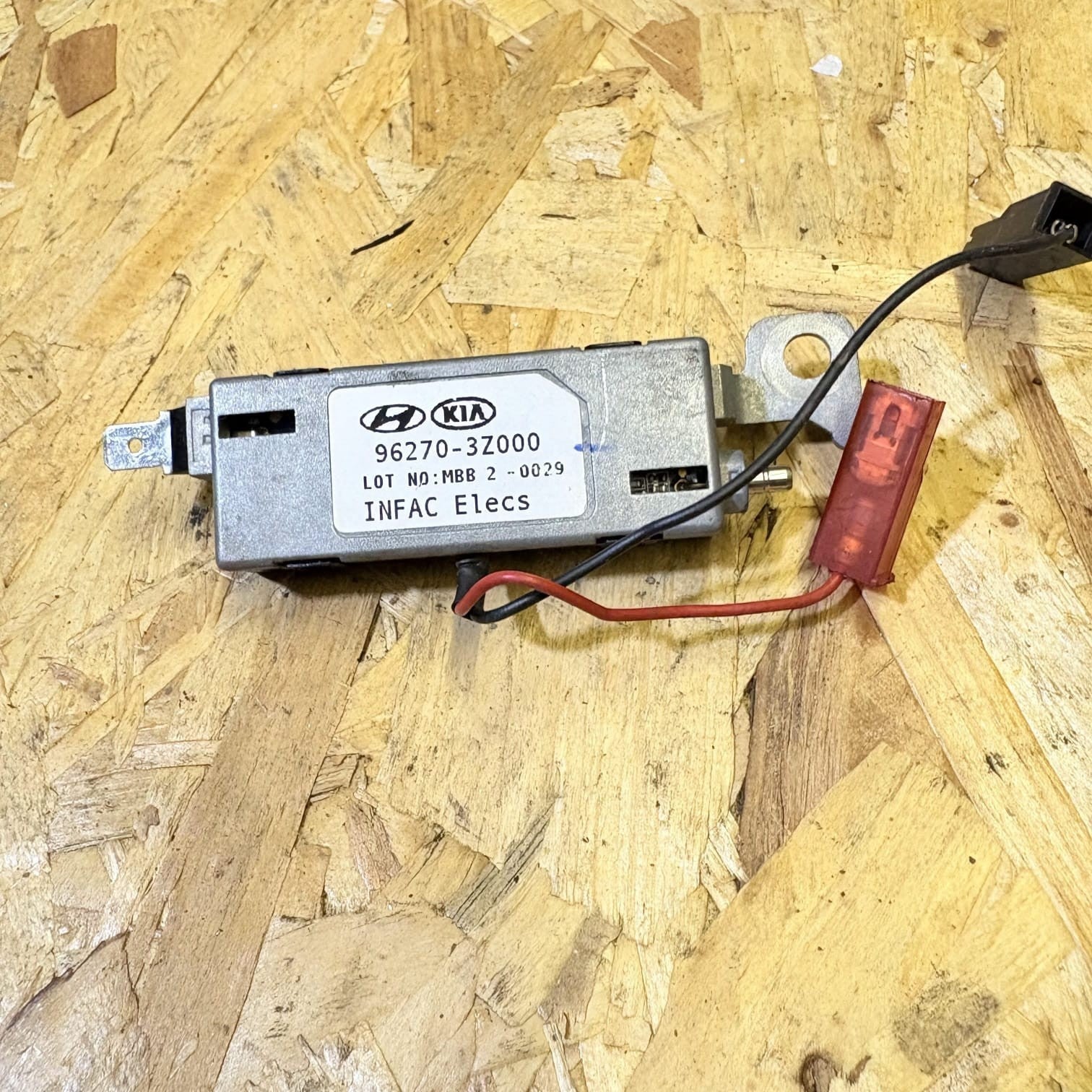 Hyundai i40 VF Saloon 2012-2019 Rear Glass Aerial Antenna Amplifier 96270-3Z000