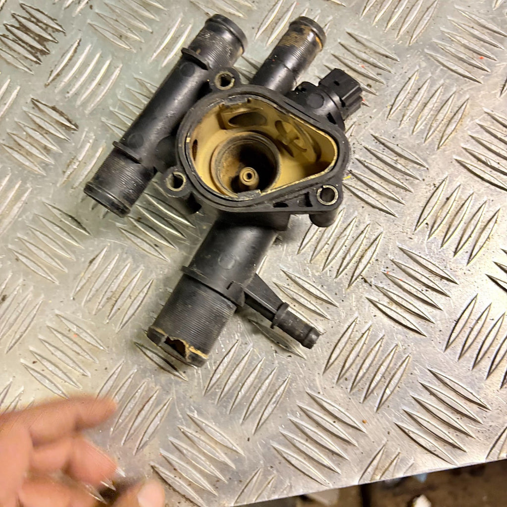Vauxhall Vivaro X83 2001-2006  1.9 F9Q760/762 Thermostat Housing 8200074349