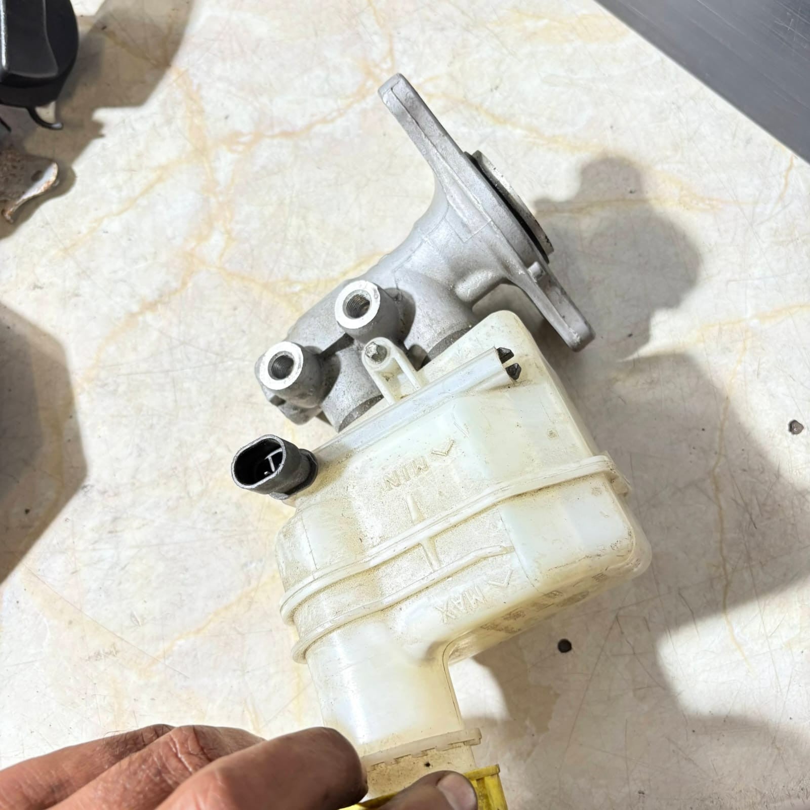 Ford Ka 1.2 RU8 Mk2 2008-2016 Brake Master Cylinder Reservoir 32069666 34069666
