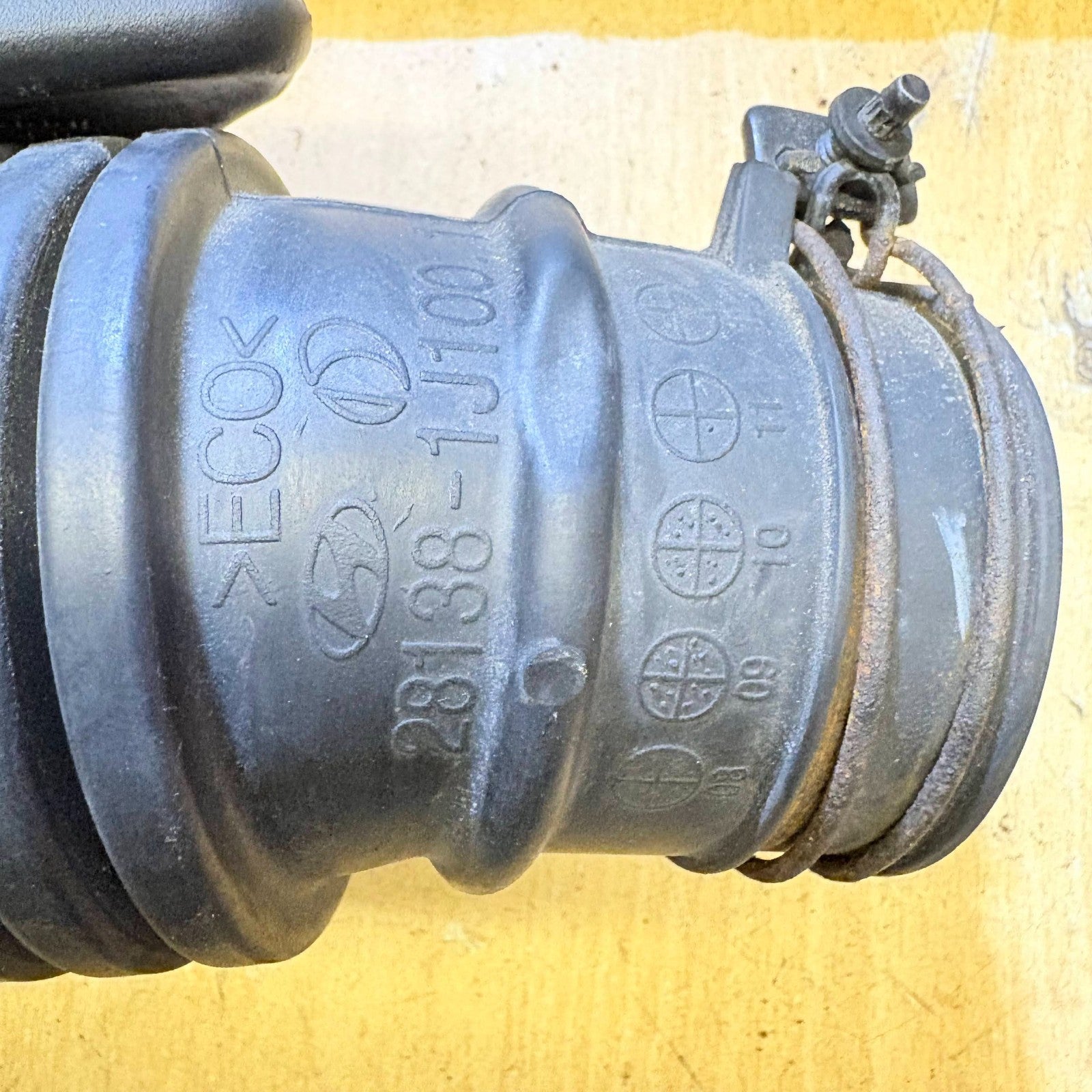 Hyundai i20 2011 Intake Pants (Air Pipe)(Air Pipe) 281381j1001