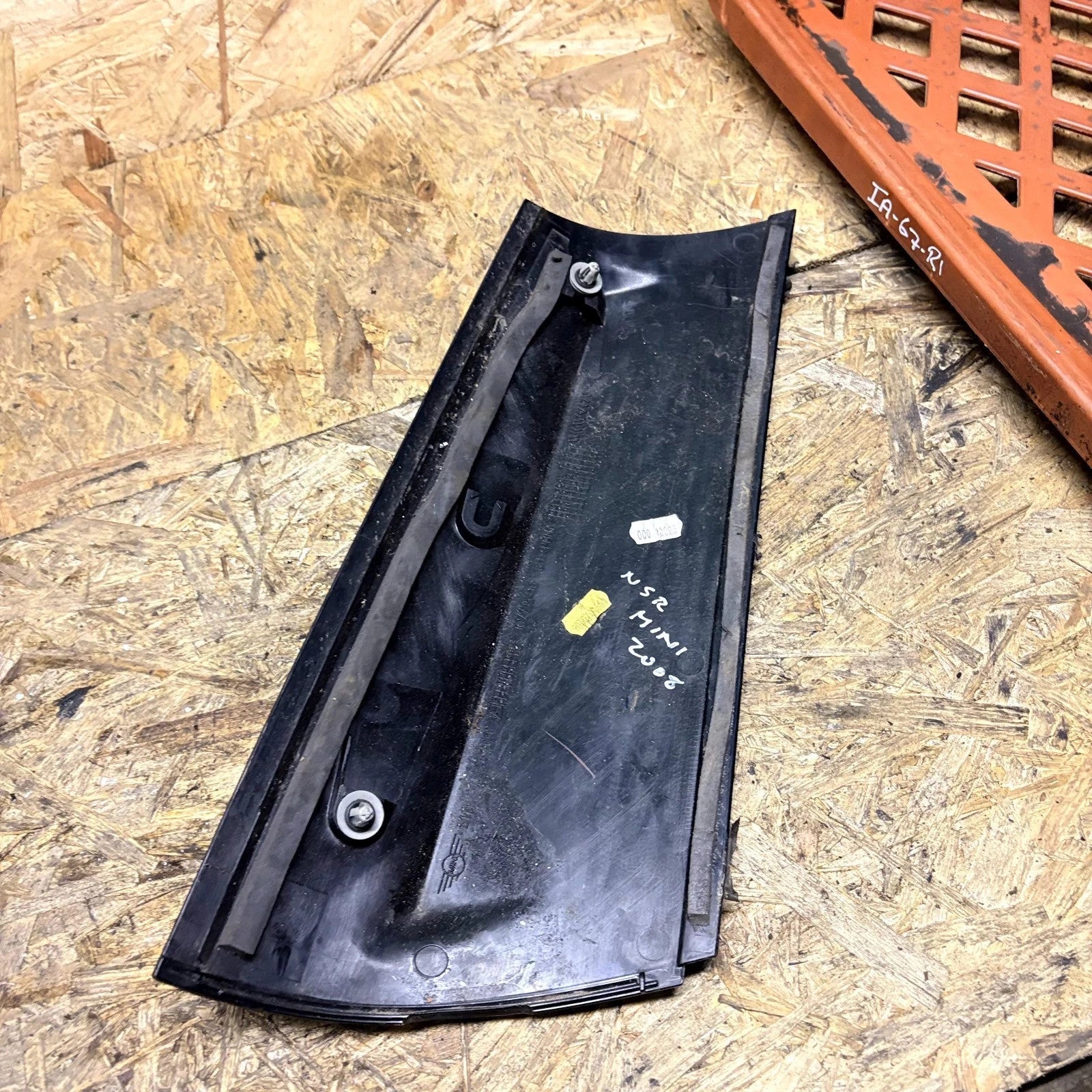 MINI Cooper R56 3-Door Rear Left C-Pillar Exterior Trim Cover 51137146101 06-13