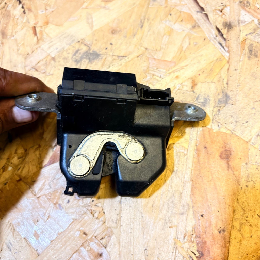 VAUXHALL CORSA BOOT LATCH LOCK CATCH MECHANISM 55701971
