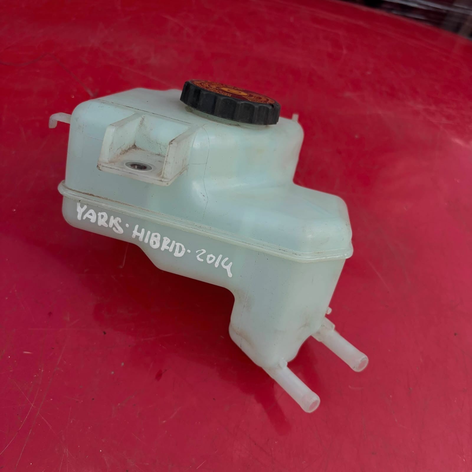 TOYOTA YARIS MK3 2012-2017 1.5 HYBRID BRAKE FLUID RESERVOIR EXPANSION TANK