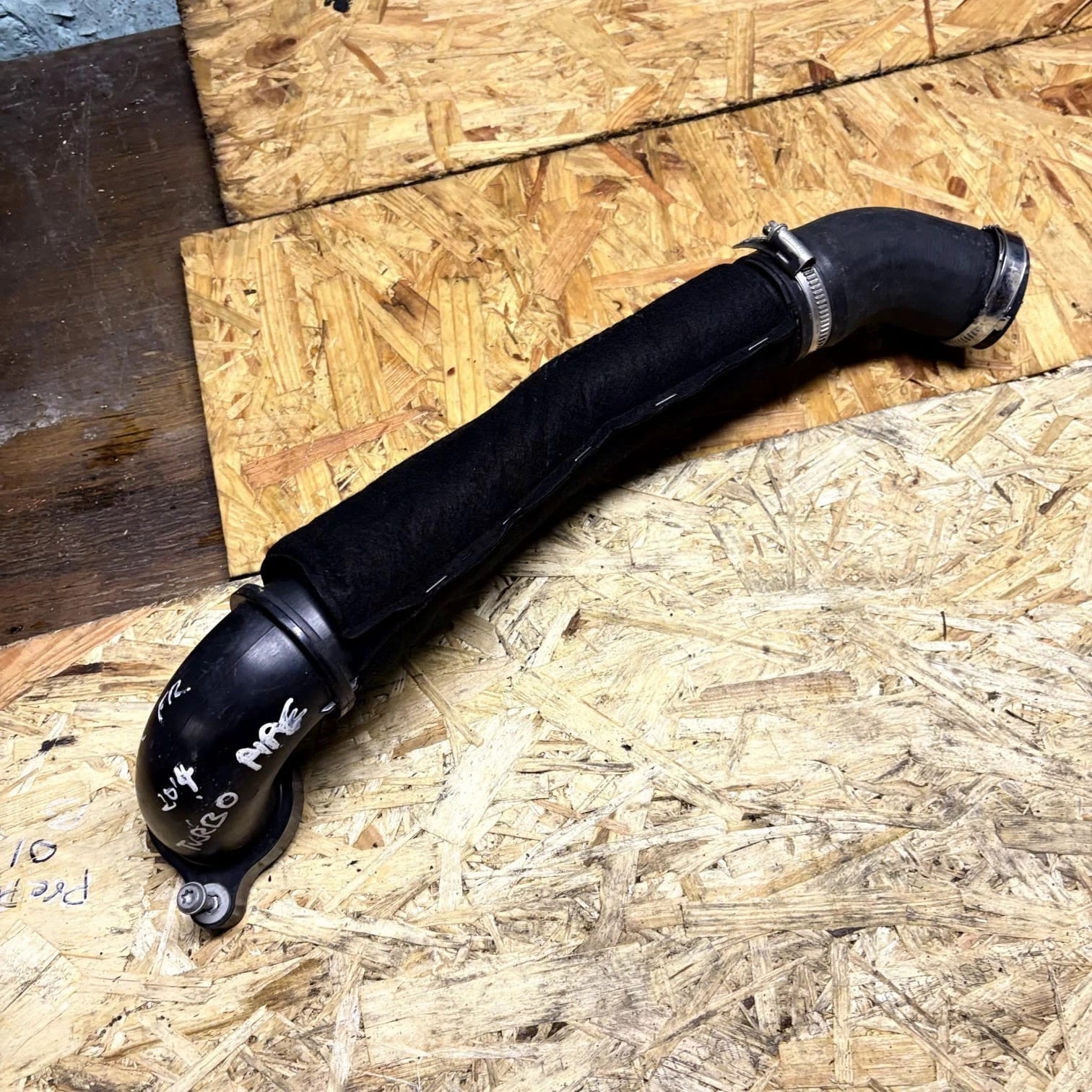 Audi Q3 2014 Intercooler Charge Pipe Turbo Boost Hose 04L145762AD
